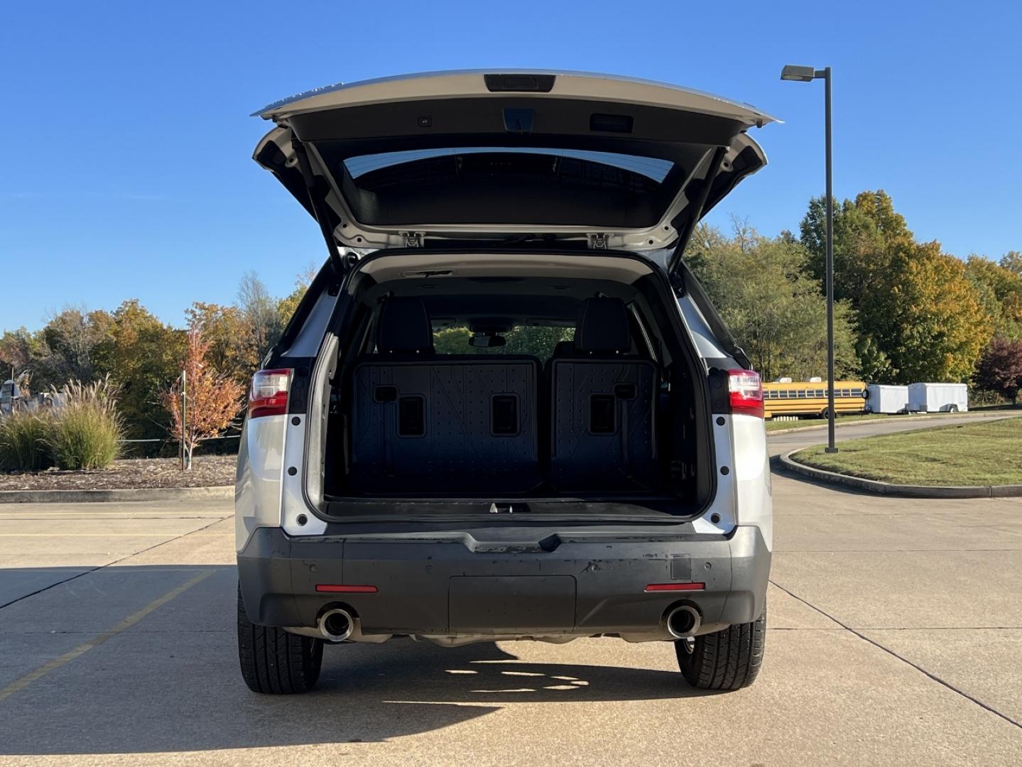 2021 SILVER /Black Cloth Chevrolet Traverse LT FWD (1GNERGKW4MJ) with an 3.6L V6 DOHC 24V engine, Automatic transmission, located at 506 S. Kingshighway, Cape Girardeau, MO, 63703, (573) 235-5000, 37.294991, -89.553635 - 2021 Chevrolet Traverse LT 1-Owner Only 37xxx miles Front Wheel Drive 3.6L V6 Automatic 3rd Row Backup Camera Power Driver Seat Heated Seats Bluetooth Remote Start Cruise Power Windows/Locks/Mirrors We have financing available and we accept trades! Fill out a credit application on our - Photo#20