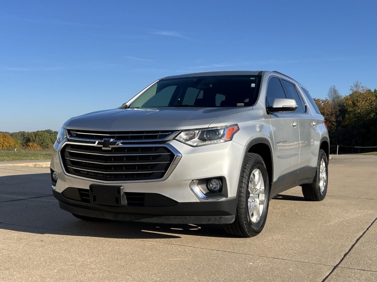 2021 SILVER /Black Cloth Chevrolet Traverse LT FWD (1GNERGKW4MJ) with an 3.6L V6 DOHC 24V engine, Automatic transmission, located at 506 S. Kingshighway, Cape Girardeau, MO, 63703, (573) 235-5000, 37.294991, -89.553635 - 2021 Chevrolet Traverse LT 1-Owner Only 37xxx miles Front Wheel Drive 3.6L V6 Automatic 3rd Row Backup Camera Power Driver Seat Heated Seats Bluetooth Remote Start Cruise Power Windows/Locks/Mirrors We have financing available and we accept trades! Fill out a credit application on our - Photo#6