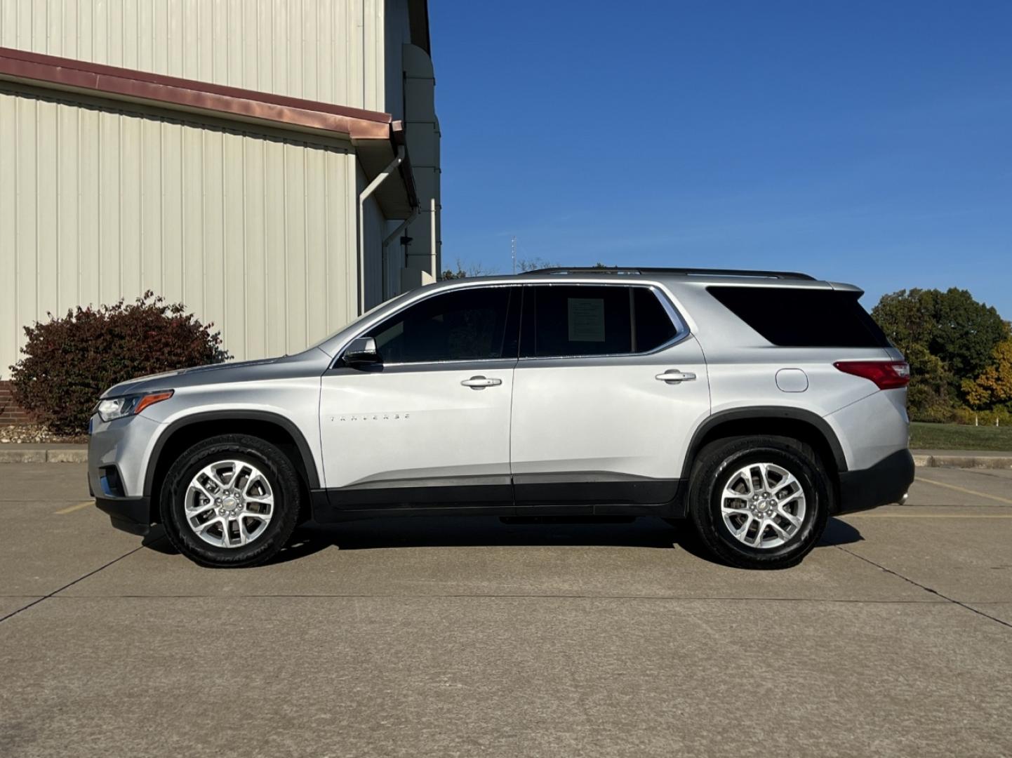 2021 SILVER /Black Cloth Chevrolet Traverse LT FWD (1GNERGKW4MJ) with an 3.6L V6 DOHC 24V engine, Automatic transmission, located at 506 S. Kingshighway, Cape Girardeau, MO, 63703, (573) 235-5000, 37.294991, -89.553635 - 2021 Chevrolet Traverse LT 1-Owner Only 37xxx miles Front Wheel Drive 3.6L V6 Automatic 3rd Row Backup Camera Power Driver Seat Heated Seats Bluetooth Remote Start Cruise Power Windows/Locks/Mirrors We have financing available and we accept trades! Fill out a credit application on our - Photo#7