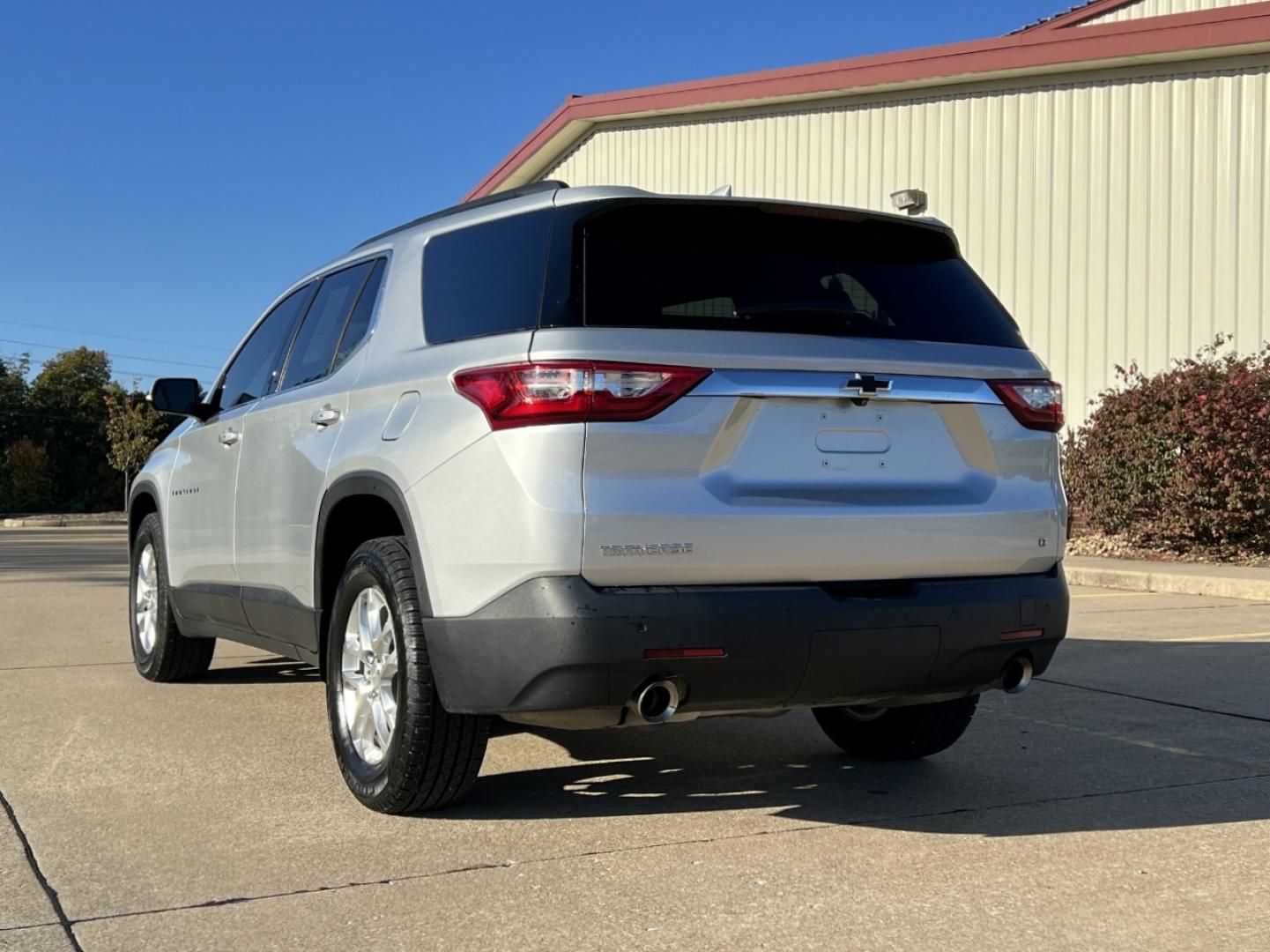 2021 SILVER /Black Cloth Chevrolet Traverse LT FWD (1GNERGKW4MJ) with an 3.6L V6 DOHC 24V engine, Automatic transmission, located at 506 S. Kingshighway, Cape Girardeau, MO, 63703, (573) 235-5000, 37.294991, -89.553635 - 2021 Chevrolet Traverse LT 1-Owner Only 37xxx miles Front Wheel Drive 3.6L V6 Automatic 3rd Row Backup Camera Power Driver Seat Heated Seats Bluetooth Remote Start Cruise Power Windows/Locks/Mirrors We have financing available and we accept trades! Fill out a credit application on our - Photo#10