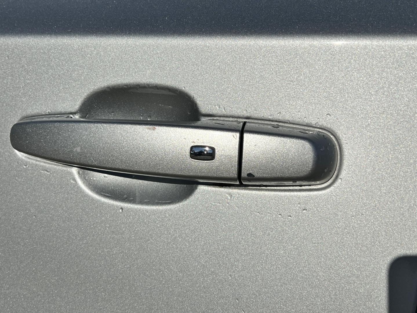 2021 SILVER /Black Cloth Chevrolet Traverse LT FWD (1GNERGKW4MJ) with an 3.6L V6 DOHC 24V engine, Automatic transmission, located at 506 S. Kingshighway, Cape Girardeau, MO, 63703, (573) 235-5000, 37.294991, -89.553635 - 2021 Chevrolet Traverse LT 1-Owner Only 37xxx miles Front Wheel Drive 3.6L V6 Automatic 3rd Row Backup Camera Power Driver Seat Heated Seats Bluetooth Remote Start Cruise Power Windows/Locks/Mirrors We have financing available and we accept trades! Fill out a credit application on our - Photo#47