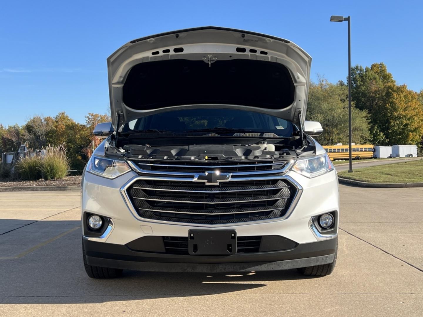 2021 SILVER /Black Cloth Chevrolet Traverse LT FWD (1GNERGKW4MJ) with an 3.6L V6 DOHC 24V engine, Automatic transmission, located at 506 S. Kingshighway, Cape Girardeau, MO, 63703, (573) 235-5000, 37.294991, -89.553635 - 2021 Chevrolet Traverse LT 1-Owner Only 37xxx miles Front Wheel Drive 3.6L V6 Automatic 3rd Row Backup Camera Power Driver Seat Heated Seats Bluetooth Remote Start Cruise Power Windows/Locks/Mirrors We have financing available and we accept trades! Fill out a credit application on our - Photo#37