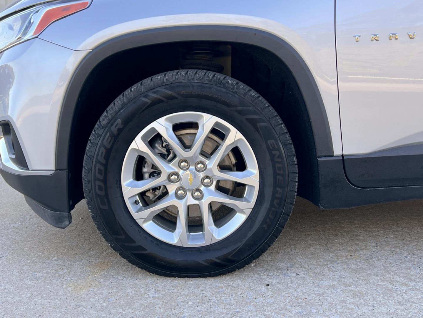 2021 SILVER /Black Cloth Chevrolet Traverse LT FWD (1GNERGKW4MJ) with an 3.6L V6 DOHC 24V engine, Automatic transmission, located at 506 S. Kingshighway, Cape Girardeau, MO, 63703, (573) 235-5000, 37.294991, -89.553635 - 2021 Chevrolet Traverse LT 1-Owner Only 37xxx miles Front Wheel Drive 3.6L V6 Automatic 3rd Row Backup Camera Power Driver Seat Heated Seats Bluetooth Remote Start Cruise Power Windows/Locks/Mirrors We have financing available and we accept trades! Fill out a credit application on our - Photo#40
