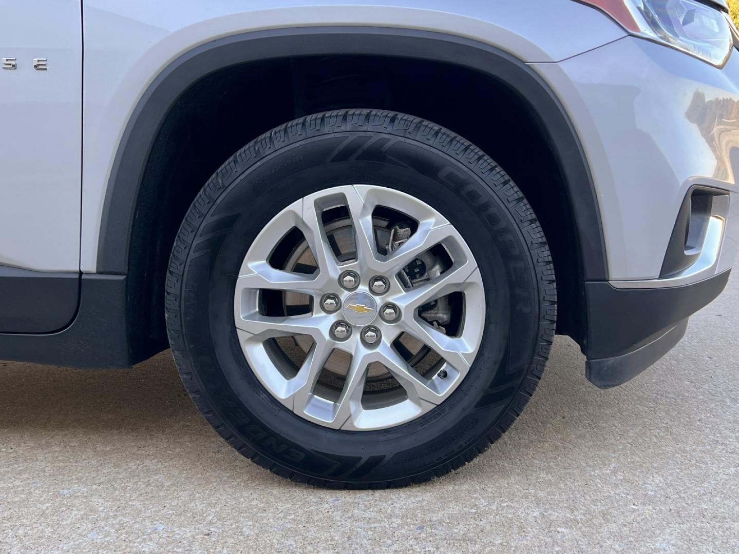 2021 SILVER /Black Cloth Chevrolet Traverse LT FWD (1GNERGKW4MJ) with an 3.6L V6 DOHC 24V engine, Automatic transmission, located at 506 S. Kingshighway, Cape Girardeau, MO, 63703, (573) 235-5000, 37.294991, -89.553635 - 2021 Chevrolet Traverse LT 1-Owner Only 37xxx miles Front Wheel Drive 3.6L V6 Automatic 3rd Row Backup Camera Power Driver Seat Heated Seats Bluetooth Remote Start Cruise Power Windows/Locks/Mirrors We have financing available and we accept trades! Fill out a credit application on our - Photo#43