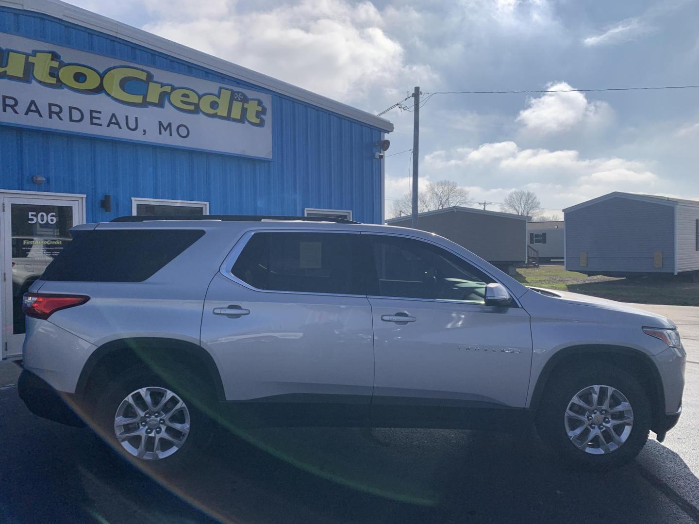 2021 SILVER /Black Cloth Chevrolet Traverse LT FWD (1GNERGKW4MJ) with an 3.6L V6 DOHC 24V engine, Automatic transmission, located at 506 S. Kingshighway, Cape Girardeau, MO, 63703, (573) 235-5000, 37.294991, -89.553635 - 2021 Chevrolet Traverse LT 1-Owner Only 37xxx miles Front Wheel Drive 3.6L V6 Automatic 3rd Row Backup Camera Power Driver Seat Heated Seats Bluetooth Remote Start Cruise Power Windows/Locks/Mirrors We have financing available and we accept trades! Fill out a credit application on our - Photo#8