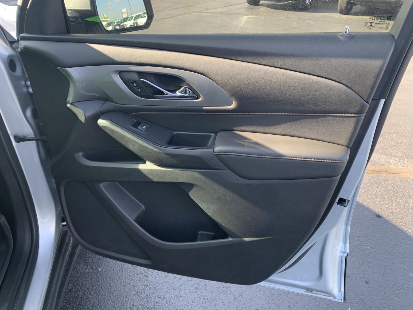 2021 SILVER /Black Cloth Chevrolet Traverse LT FWD (1GNERGKW4MJ) with an 3.6L V6 DOHC 24V engine, Automatic transmission, located at 506 S. Kingshighway, Cape Girardeau, MO, 63703, (573) 235-5000, 37.294991, -89.553635 - 2021 Chevrolet Traverse LT 1-Owner Only 37xxx miles Front Wheel Drive 3.6L V6 Automatic 3rd Row Backup Camera Power Driver Seat Heated Seats Bluetooth Remote Start Cruise Power Windows/Locks/Mirrors We have financing available and we accept trades! Fill out a credit application on our - Photo#16