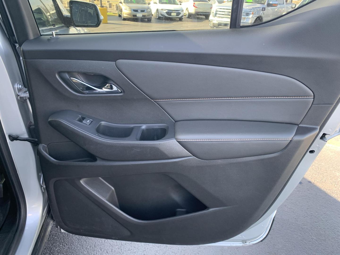 2021 SILVER /Black Cloth Chevrolet Traverse LT FWD (1GNERGKW4MJ) with an 3.6L V6 DOHC 24V engine, Automatic transmission, located at 506 S. Kingshighway, Cape Girardeau, MO, 63703, (573) 235-5000, 37.294991, -89.553635 - 2021 Chevrolet Traverse LT 1-Owner Only 37xxx miles Front Wheel Drive 3.6L V6 Automatic 3rd Row Backup Camera Power Driver Seat Heated Seats Bluetooth Remote Start Cruise Power Windows/Locks/Mirrors We have financing available and we accept trades! Fill out a credit application on our - Photo#20