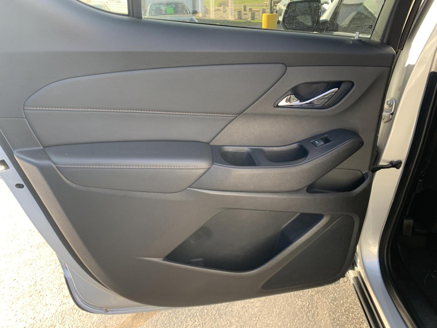 2021 SILVER /Black Cloth Chevrolet Traverse LT FWD (1GNERGKW4MJ) with an 3.6L V6 DOHC 24V engine, Automatic transmission, located at 506 S. Kingshighway, Cape Girardeau, MO, 63703, (573) 235-5000, 37.294991, -89.553635 - 2021 Chevrolet Traverse LT 1-Owner Only 37xxx miles Front Wheel Drive 3.6L V6 Automatic 3rd Row Backup Camera Power Driver Seat Heated Seats Bluetooth Remote Start Cruise Power Windows/Locks/Mirrors We have financing available and we accept trades! Fill out a credit application on our - Photo#18