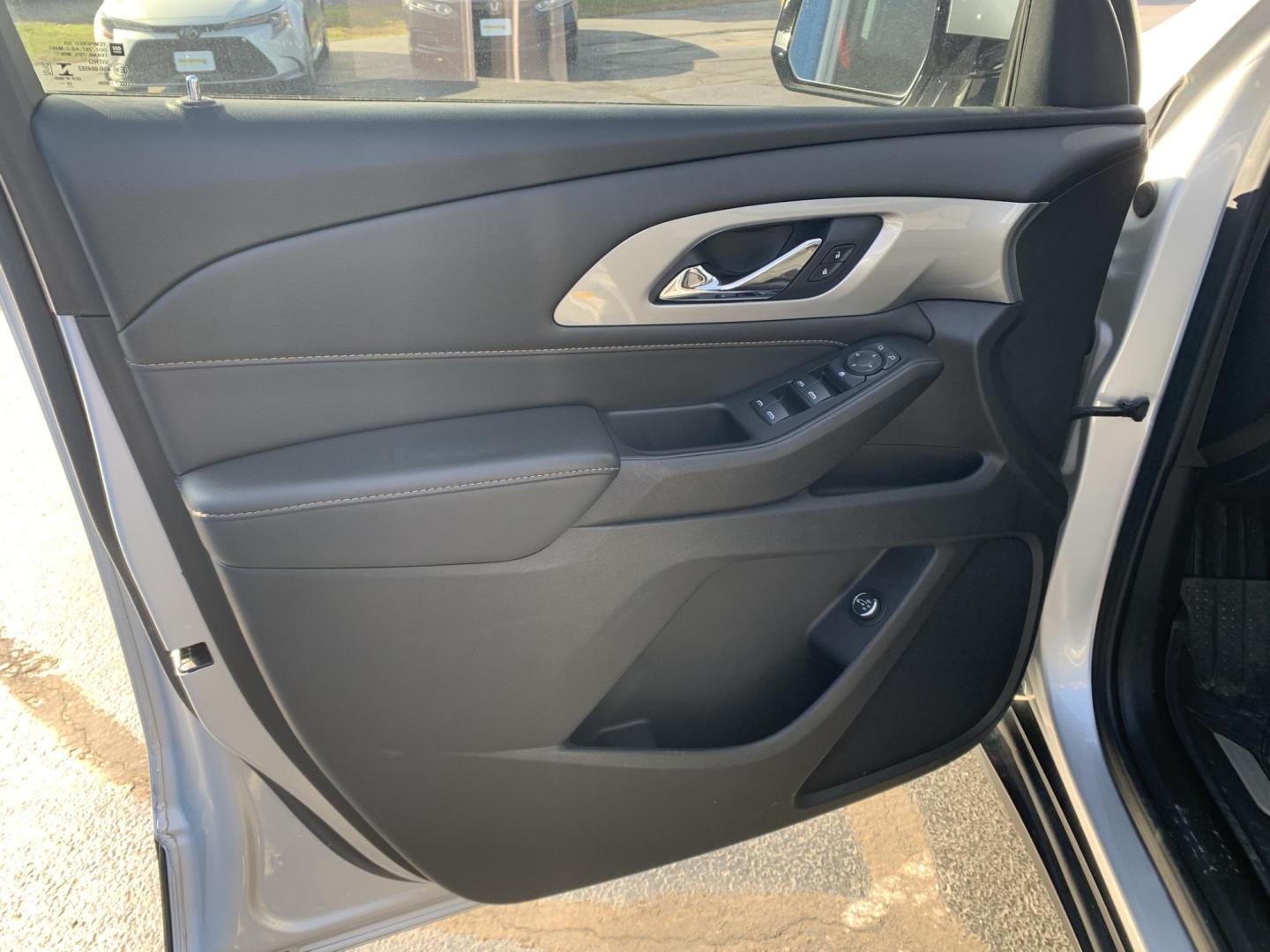 2021 SILVER /Black Cloth Chevrolet Traverse LT FWD (1GNERGKW4MJ) with an 3.6L V6 DOHC 24V engine, Automatic transmission, located at 506 S. Kingshighway, Cape Girardeau, MO, 63703, (573) 235-5000, 37.294991, -89.553635 - 2021 Chevrolet Traverse LT 1-Owner Only 37xxx miles Front Wheel Drive 3.6L V6 Automatic 3rd Row Backup Camera Power Driver Seat Heated Seats Bluetooth Remote Start Cruise Power Windows/Locks/Mirrors We have financing available and we accept trades! Fill out a credit application on our - Photo#14