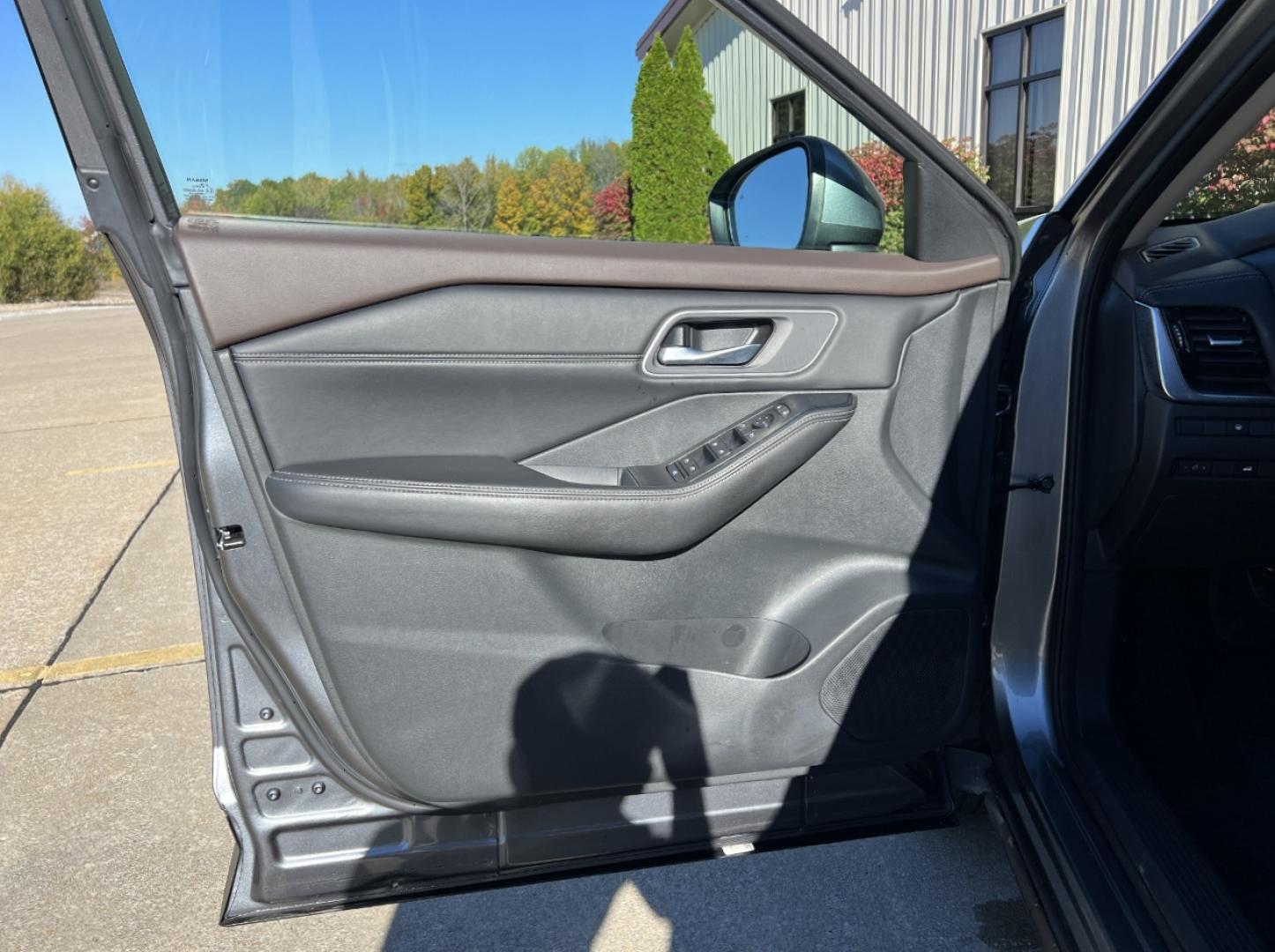 2021 GRAY /Black Leather Nissan Rogue SV AWD (5N1AT3BB8MC) with an 2.5L 4 Cyl. engine, CVT transmission, located at 2990 Old Orchard Rd., Jackson, MO, 63755, 37.354214, -89.612106 - 2021 Nissan Rogue SV 1-Owner 71xxx miles All Wheel Drive 2.5L 4 Cyl. Automatic Leather Backup Camera Power Driver Seat Heated Seats Heated Steering Wheel Sunroof Bluetooth Remote Start Cruise Power Windows/Locks/Mirrors We have financing available and we accept trades! Fill out a cre - Photo#14