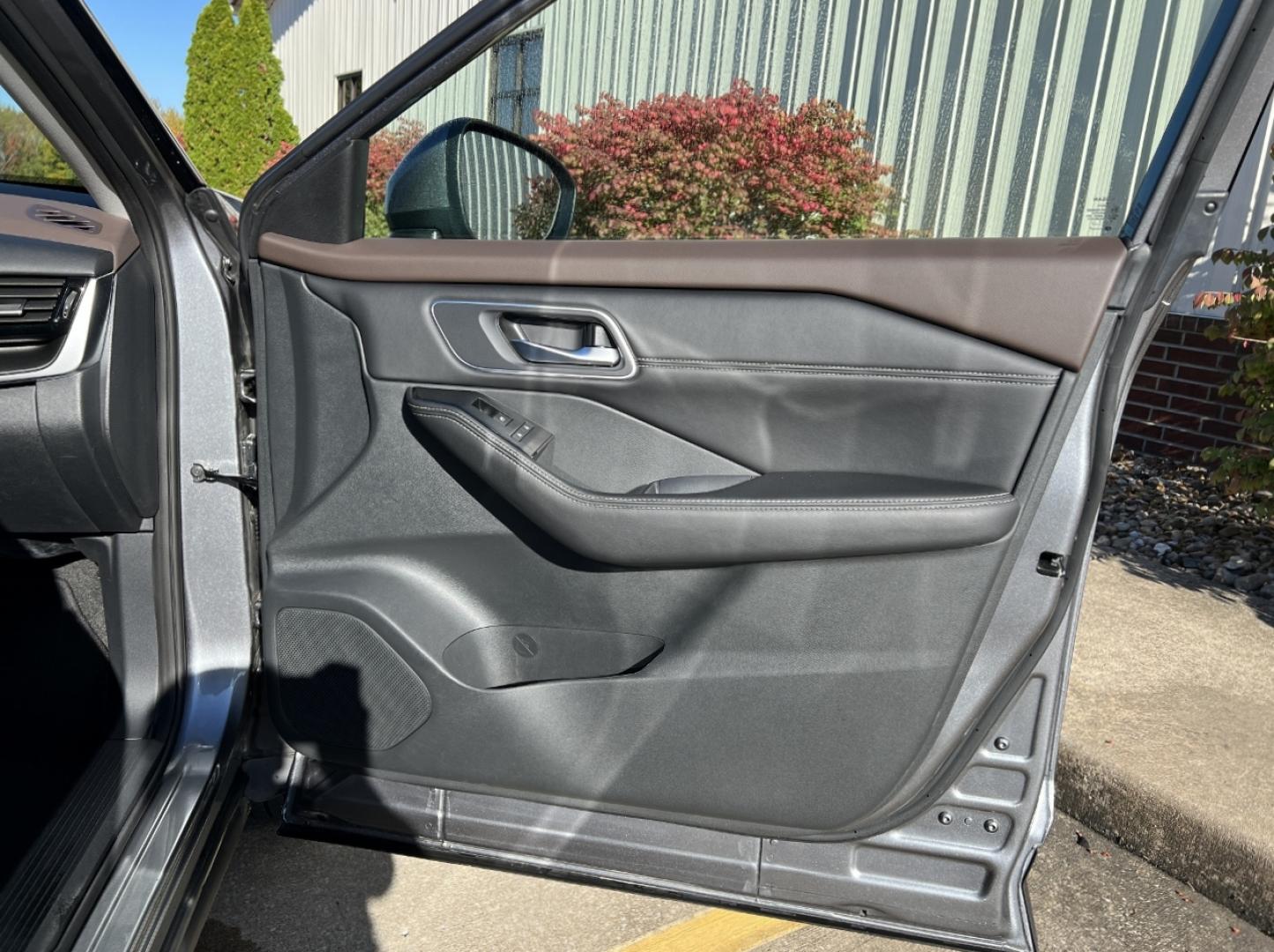 2021 GRAY /Black Leather Nissan Rogue SV AWD (5N1AT3BB8MC) with an 2.5L 4 Cyl. engine, CVT transmission, located at 2990 Old Orchard Rd., Jackson, MO, 63755, 37.354214, -89.612106 - 2021 Nissan Rogue SV 1-Owner 71xxx miles All Wheel Drive 2.5L 4 Cyl. Automatic Leather Backup Camera Power Driver Seat Heated Seats Heated Steering Wheel Sunroof Bluetooth Remote Start Cruise Power Windows/Locks/Mirrors We have financing available and we accept trades! Fill out a cre - Photo#16