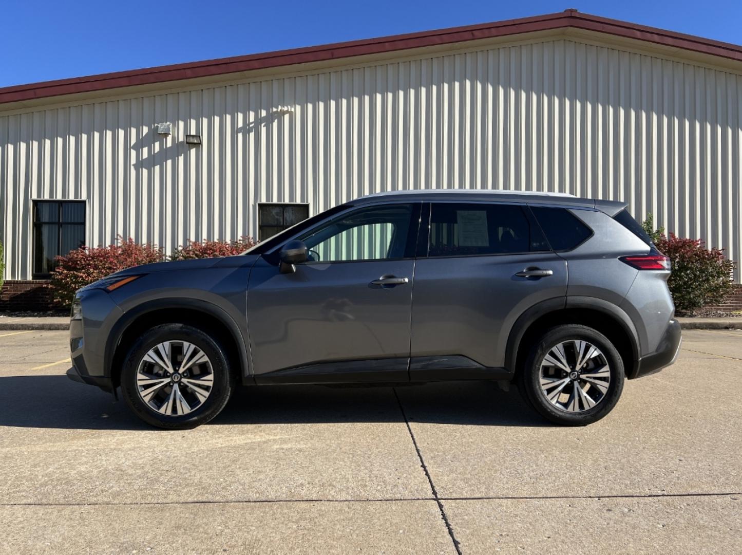 2021 GRAY /Black Leather Nissan Rogue SV AWD (5N1AT3BB8MC) with an 2.5L 4 Cyl. engine, CVT transmission, located at 2990 Old Orchard Rd., Jackson, MO, 63755, 37.354214, -89.612106 - 2021 Nissan Rogue SV 1-Owner 71xxx miles All Wheel Drive 2.5L 4 Cyl. Automatic Leather Backup Camera Power Driver Seat Heated Seats Heated Steering Wheel Sunroof Bluetooth Remote Start Cruise Power Windows/Locks/Mirrors We have financing available and we accept trades! Fill out a cre - Photo#8