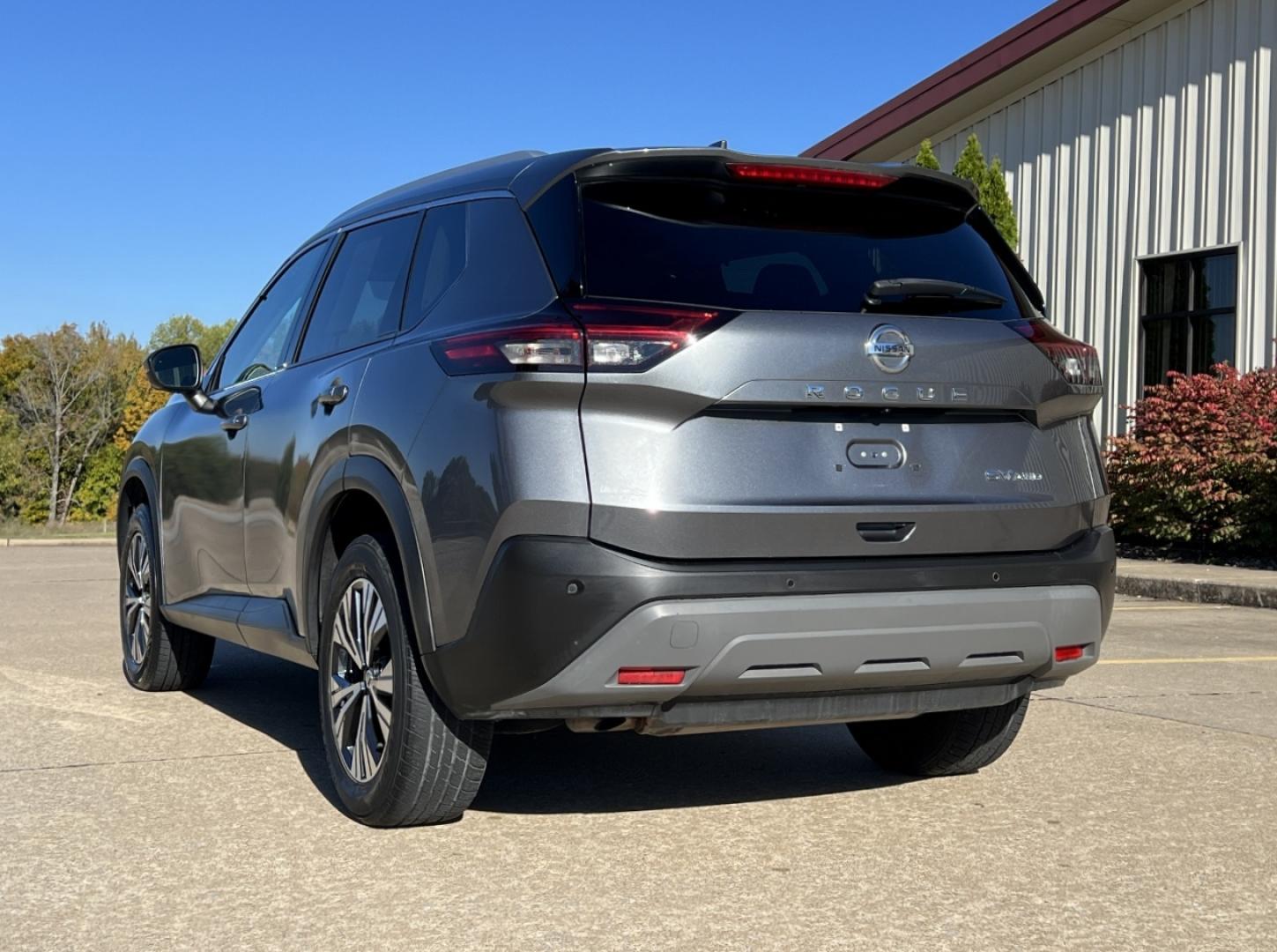 2021 GRAY /Black Leather Nissan Rogue SV AWD (5N1AT3BB8MC) with an 2.5L 4 Cyl. engine, CVT transmission, located at 2990 Old Orchard Rd., Jackson, MO, 63755, 37.354214, -89.612106 - 2021 Nissan Rogue SV 1-Owner 71xxx miles All Wheel Drive 2.5L 4 Cyl. Automatic Leather Backup Camera Power Driver Seat Heated Seats Heated Steering Wheel Sunroof Bluetooth Remote Start Cruise Power Windows/Locks/Mirrors We have financing available and we accept trades! Fill out a cre - Photo#11