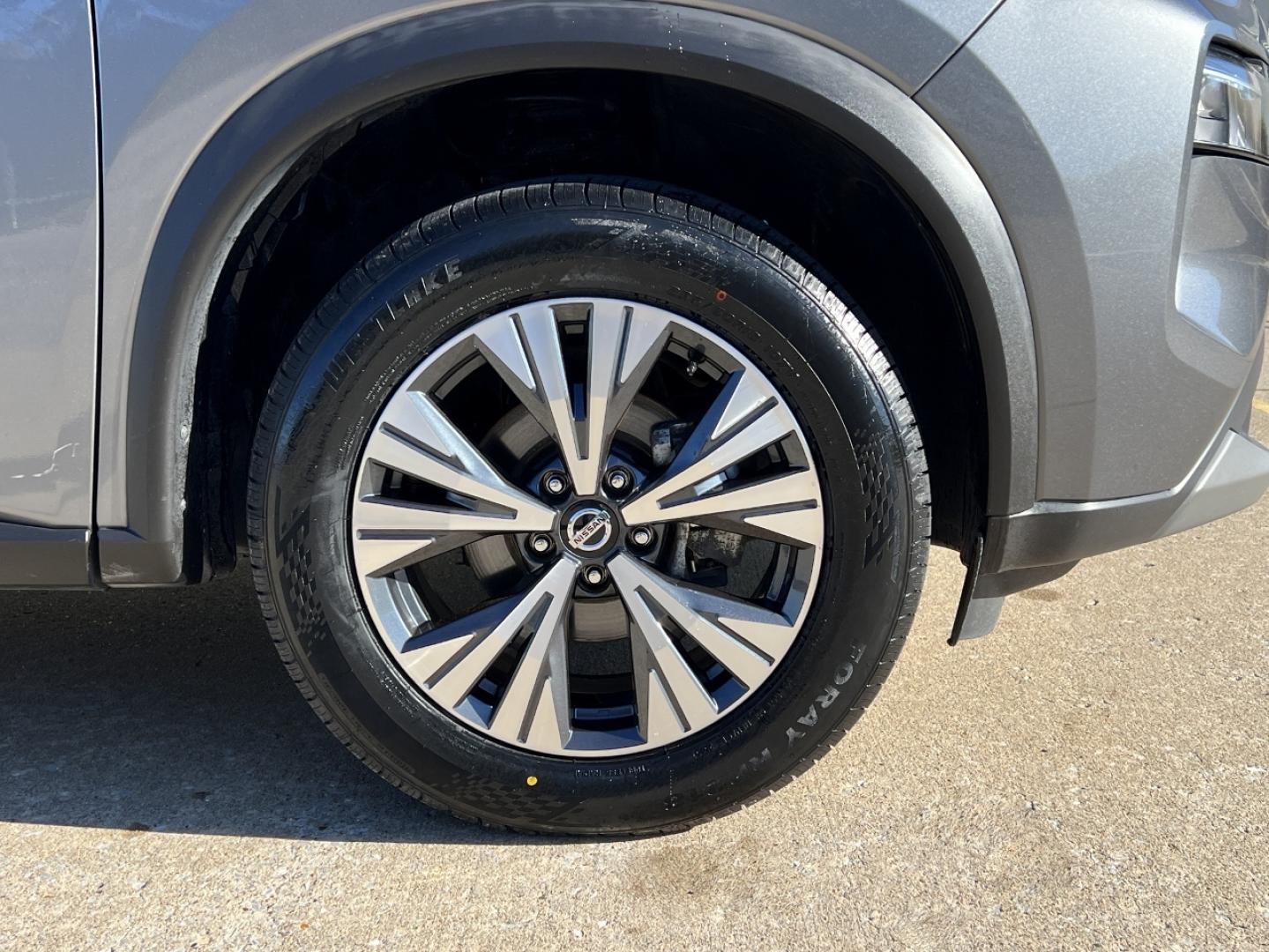 2021 GRAY /Black Leather Nissan Rogue SV AWD (5N1AT3BB8MC) with an 2.5L 4 Cyl. engine, CVT transmission, located at 2990 Old Orchard Rd., Jackson, MO, 63755, 37.354214, -89.612106 - 2021 Nissan Rogue SV 1-Owner 71xxx miles All Wheel Drive 2.5L 4 Cyl. Automatic Leather Backup Camera Power Driver Seat Heated Seats Heated Steering Wheel Sunroof Bluetooth Remote Start Cruise Power Windows/Locks/Mirrors We have financing available and we accept trades! Fill out a cre - Photo#40