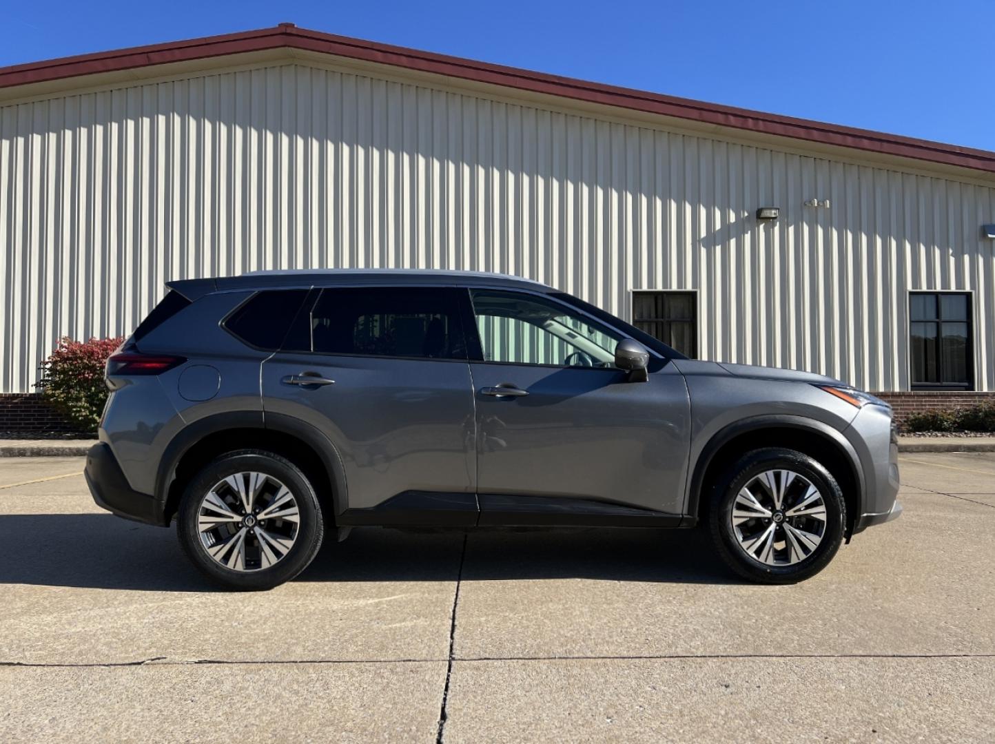 2021 GRAY /Black Leather Nissan Rogue SV AWD (5N1AT3BB8MC) with an 2.5L 4 Cyl. engine, CVT transmission, located at 2990 Old Orchard Rd., Jackson, MO, 63755, 37.354214, -89.612106 - 2021 Nissan Rogue SV 1-Owner 71xxx miles All Wheel Drive 2.5L 4 Cyl. Automatic Leather Backup Camera Power Driver Seat Heated Seats Heated Steering Wheel Sunroof Bluetooth Remote Start Cruise Power Windows/Locks/Mirrors We have financing available and we accept trades! Fill out a cre - Photo#9