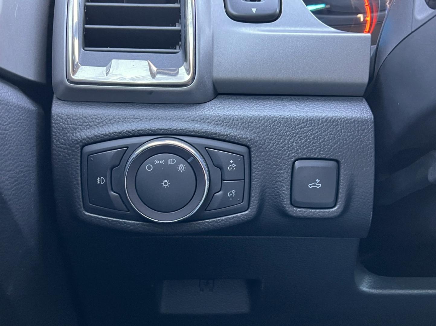 2019 BLACK /Black Leather Ford Ranger XLT SuperCrew 4WD (1FTER4FH9KL) with an 2.3L 4 Cyl. engine, Automatic transmission, located at 2990 Old Orchard Rd., Jackson, MO, 63755, 37.354214, -89.612106 - ** SALVAGE TITLE ** 2019 Ford Ranger XLT 96xxx miles 4x4 2.3L 4 Cyl. Automatic Leather Navigation Power/Heated Seats Backup Camera Bluetooth Remote Start Cruise Power Windows/Locks/Mirrors We have financing available and we accept trades! Fill out a credit application on our website or - Photo#31