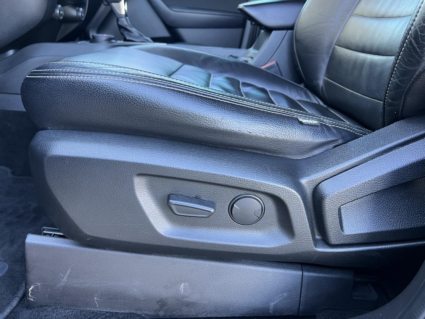 2019 BLACK /Black Leather Ford Ranger XLT SuperCrew 4WD (1FTER4FH9KL) with an 2.3L 4 Cyl. engine, Automatic transmission, located at 2990 Old Orchard Rd., Jackson, MO, 63755, 37.354214, -89.612106 - ** SALVAGE TITLE ** 2019 Ford Ranger XLT 96xxx miles 4x4 2.3L 4 Cyl. Automatic Leather Navigation Power/Heated Seats Backup Camera Bluetooth Remote Start Cruise Power Windows/Locks/Mirrors We have financing available and we accept trades! Fill out a credit application on our website or - Photo#6