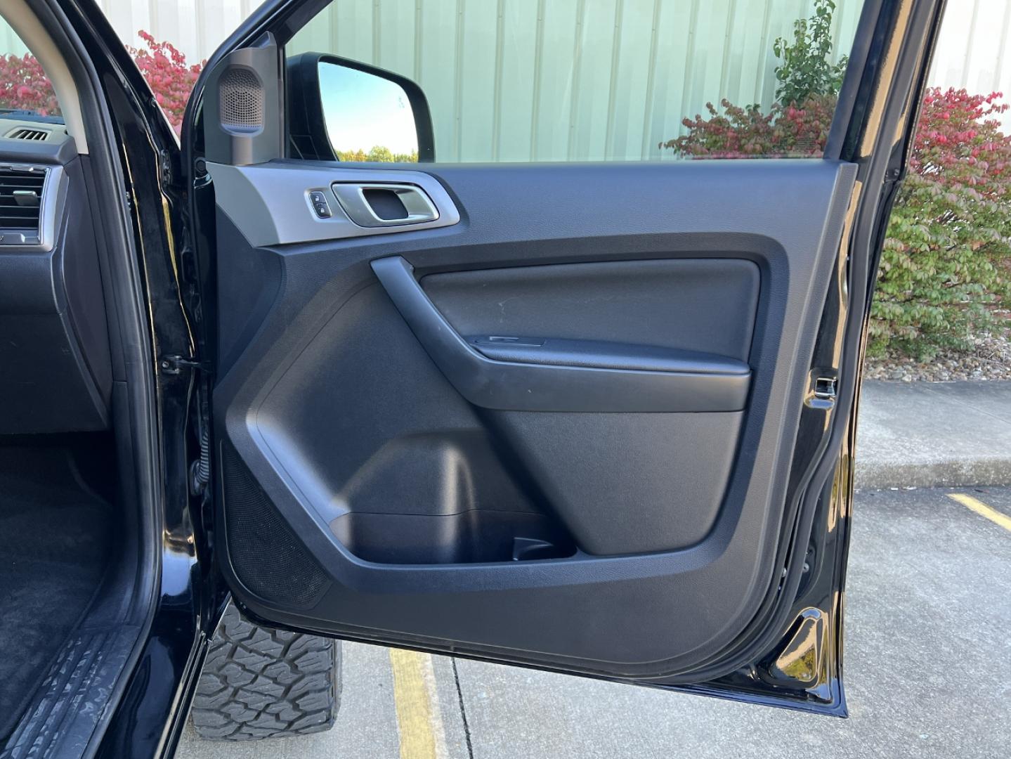 2019 BLACK /Black Leather Ford Ranger XLT SuperCrew 4WD (1FTER4FH9KL) with an 2.3L 4 Cyl. engine, Automatic transmission, located at 2990 Old Orchard Rd., Jackson, MO, 63755, 37.354214, -89.612106 - ** SALVAGE TITLE ** 2019 Ford Ranger XLT 96xxx miles 4x4 2.3L 4 Cyl. Automatic Leather Navigation Power/Heated Seats Backup Camera Bluetooth Remote Start Cruise Power Windows/Locks/Mirrors We have financing available and we accept trades! Fill out a credit application on our website or - Photo#17