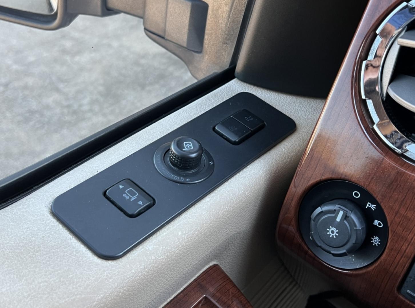 2015 WHITE /Brown Leather Ford F-250 SD King Ranch Crew Cab 4WD (1FT7W2BT2FE) with an 6.7L V8 DIESEL engine, Automatic transmission, located at 2990 Old Orchard Rd., Jackson, MO, 63755, 37.354214, -89.612106 - 2015 Ford F-250 Lariat King Ranch 178xxx miles 4x4 6.7L V8 Diesel Automatic Leather Navigation Power/Heated/Cooled Seats Backup Camera Sunroof Power Running Boards Bluetooth Remote Start Cruise Power Windows/Locks/Mirrors We have financing available and we accept trades! Fill out a cr - Photo#30