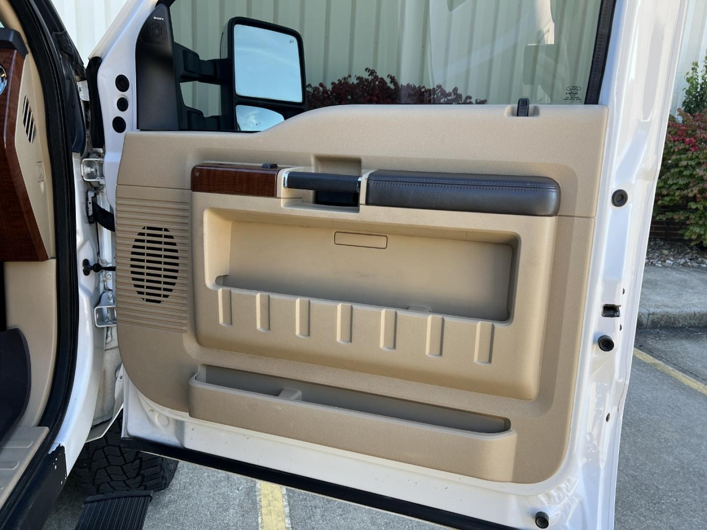 2015 WHITE /Brown Leather Ford F-250 SD King Ranch Crew Cab 4WD (1FT7W2BT2FE) with an 6.7L V8 DIESEL engine, Automatic transmission, located at 2990 Old Orchard Rd., Jackson, MO, 63755, 37.354214, -89.612106 - 2015 Ford F-250 Lariat King Ranch 178xxx miles 4x4 6.7L V8 Diesel Automatic Leather Navigation Power/Heated/Cooled Seats Backup Camera Sunroof Power Running Boards Bluetooth Remote Start Cruise Power Windows/Locks/Mirrors We have financing available and we accept trades! Fill out a cr - Photo#18