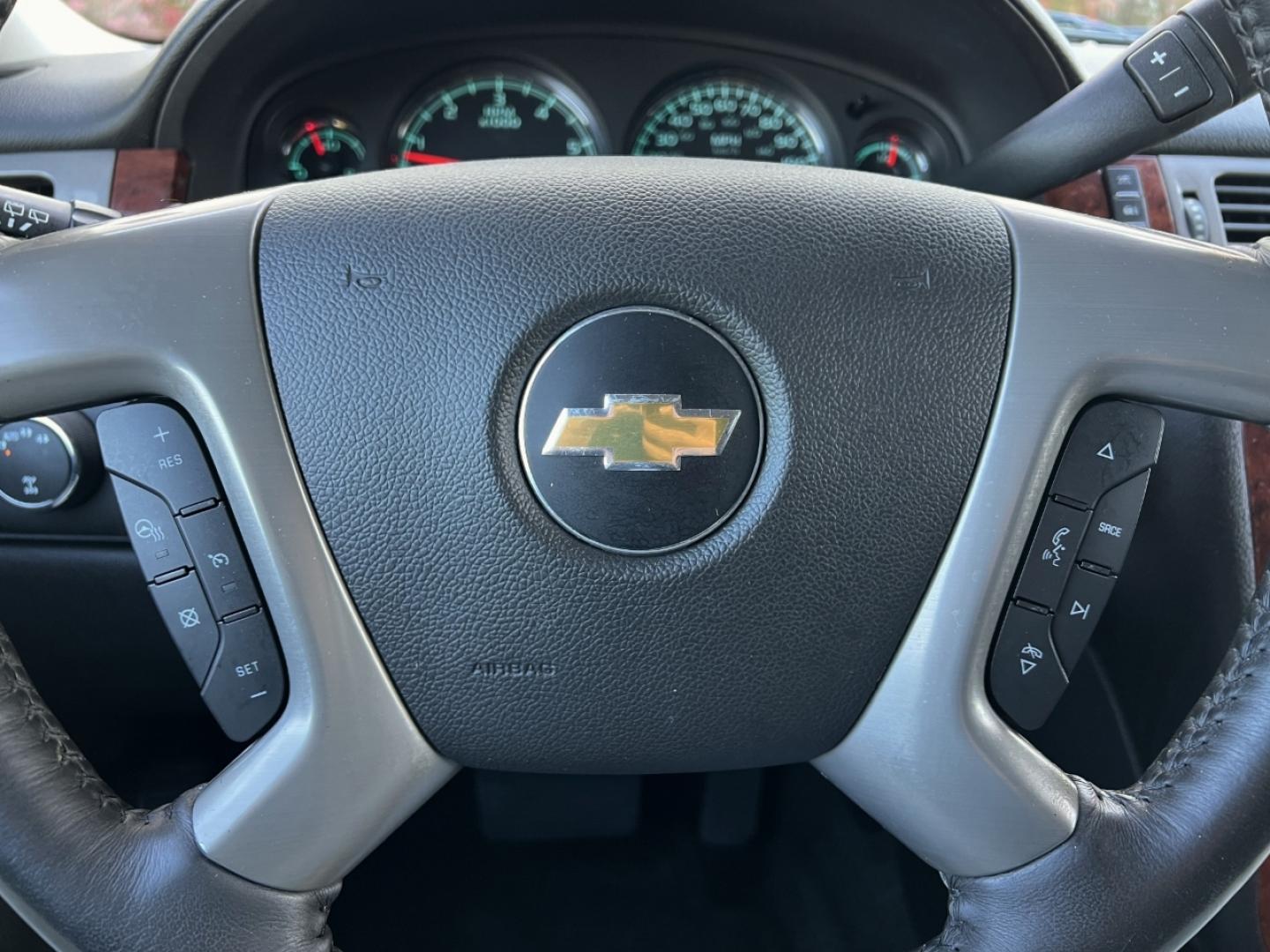 2014 BLACK /Black Leather Chevrolet Tahoe LTZ 4WD (1GNSKCE07ER) with an 5.3L V8 OHV 16V FFV engine, Automatic transmission, located at 2990 Old Orchard Rd., Jackson, MO, 63755, 37.354214, -89.612106 - 2014 Chevrolet Tahoe 1500 LTZ 155xxx miles 4 Wheel Drive 5.3L V8 Automatic Leather 3rd Row Navigation Rear Entertainment Backup Camera Power/Heated/Cooled Seats Heated Rear Seats Heated Steering Wheel Sunroof Remote Start Cruise Power Windows/Locks/Mirrors We have financing availabl - Photo#28