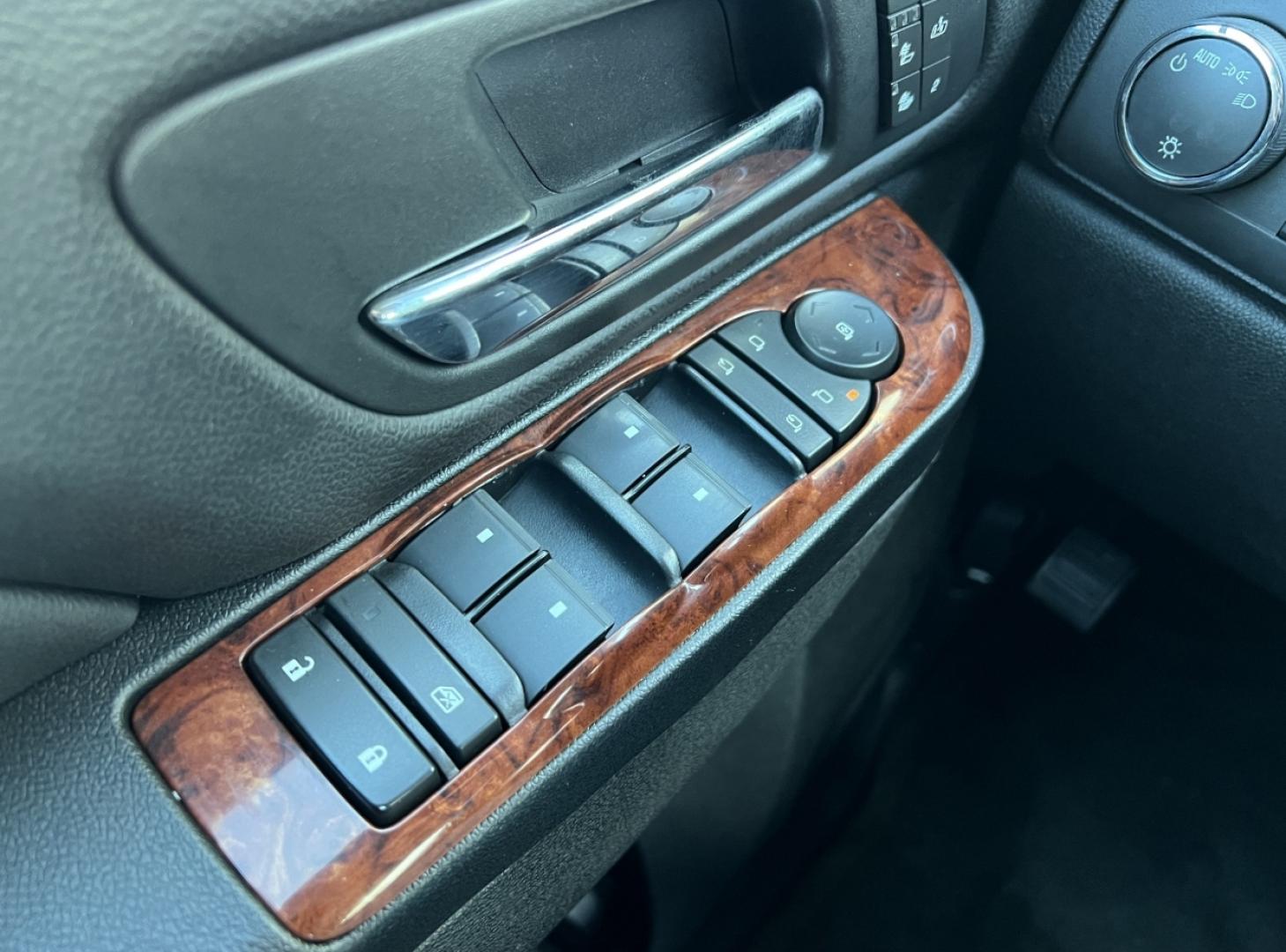 2014 BLACK /Black Leather Chevrolet Tahoe LTZ 4WD (1GNSKCE07ER) with an 5.3L V8 OHV 16V FFV engine, Automatic transmission, located at 2990 Old Orchard Rd., Jackson, MO, 63755, 37.354214, -89.612106 - 2014 Chevrolet Tahoe 1500 LTZ 155xxx miles 4 Wheel Drive 5.3L V8 Automatic Leather 3rd Row Navigation Rear Entertainment Backup Camera Power/Heated/Cooled Seats Heated Rear Seats Heated Steering Wheel Sunroof Remote Start Cruise Power Windows/Locks/Mirrors We have financing availabl - Photo#32