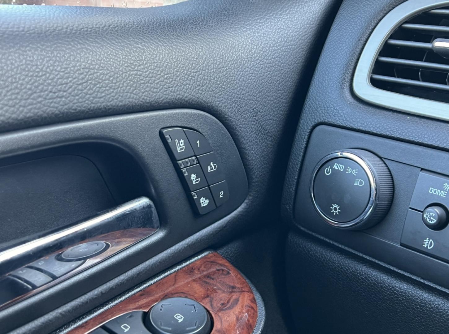 2014 BLACK /Black Leather Chevrolet Tahoe LTZ 4WD (1GNSKCE07ER) with an 5.3L V8 OHV 16V FFV engine, Automatic transmission, located at 2990 Old Orchard Rd., Jackson, MO, 63755, 37.354214, -89.612106 - 2014 Chevrolet Tahoe 1500 LTZ 155xxx miles 4 Wheel Drive 5.3L V8 Automatic Leather 3rd Row Navigation Rear Entertainment Backup Camera Power/Heated/Cooled Seats Heated Rear Seats Heated Steering Wheel Sunroof Remote Start Cruise Power Windows/Locks/Mirrors We have financing availabl - Photo#5