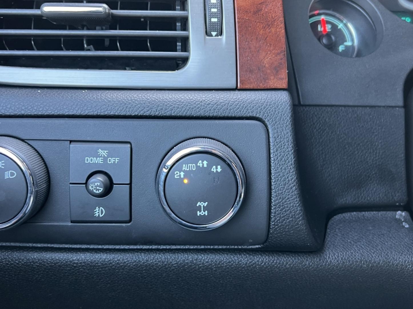 2014 BLACK /Black Leather Chevrolet Tahoe LTZ 4WD (1GNSKCE07ER) with an 5.3L V8 OHV 16V FFV engine, Automatic transmission, located at 2990 Old Orchard Rd., Jackson, MO, 63755, 37.354214, -89.612106 - 2014 Chevrolet Tahoe 1500 LTZ 155xxx miles 4 Wheel Drive 5.3L V8 Automatic Leather 3rd Row Navigation Rear Entertainment Backup Camera Power/Heated/Cooled Seats Heated Rear Seats Heated Steering Wheel Sunroof Remote Start Cruise Power Windows/Locks/Mirrors We have financing availabl - Photo#2