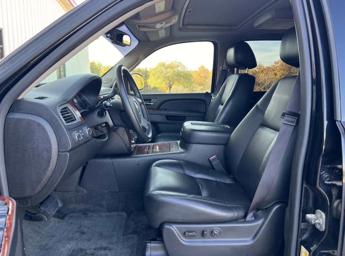 2014 BLACK /Black Leather Chevrolet Tahoe LTZ 4WD (1GNSKCE07ER) with an 5.3L V8 OHV 16V FFV engine, Automatic transmission, located at 2990 Old Orchard Rd., Jackson, MO, 63755, 37.354214, -89.612106 - 2014 Chevrolet Tahoe 1500 LTZ 155xxx miles 4 Wheel Drive 5.3L V8 Automatic Leather 3rd Row Navigation Rear Entertainment Backup Camera Power/Heated/Cooled Seats Heated Rear Seats Heated Steering Wheel Sunroof Remote Start Cruise Power Windows/Locks/Mirrors We have financing availabl - Photo#19