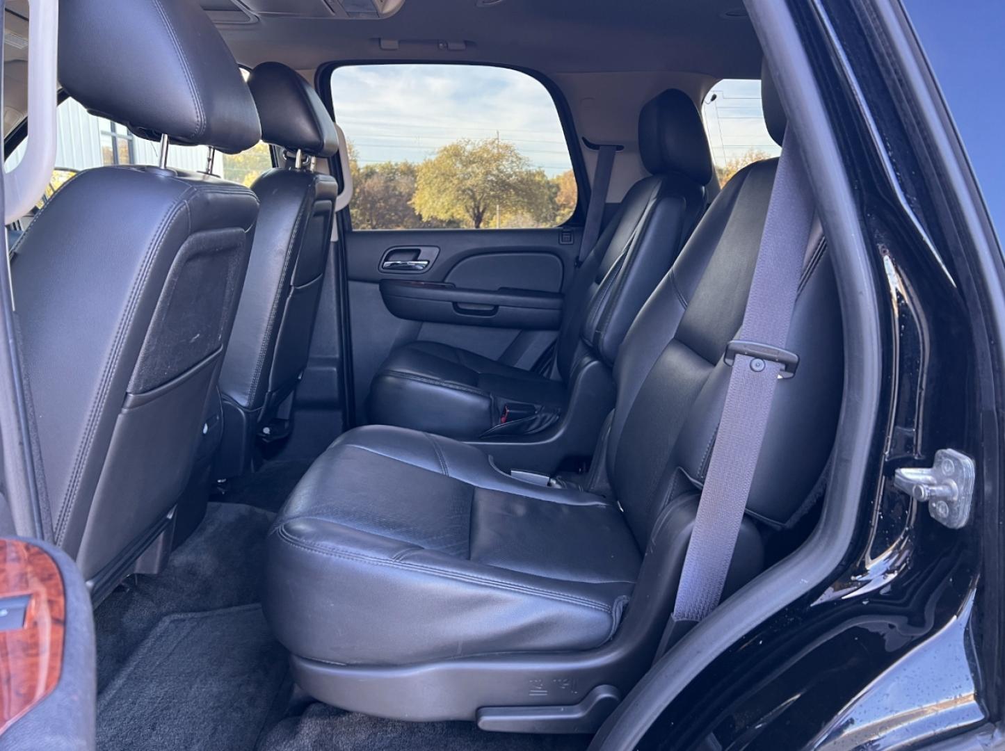 2014 BLACK /Black Leather Chevrolet Tahoe LTZ 4WD (1GNSKCE07ER) with an 5.3L V8 OHV 16V FFV engine, Automatic transmission, located at 2990 Old Orchard Rd., Jackson, MO, 63755, 37.354214, -89.612106 - 2014 Chevrolet Tahoe 1500 LTZ 155xxx miles 4 Wheel Drive 5.3L V8 Automatic Leather 3rd Row Navigation Rear Entertainment Backup Camera Power/Heated/Cooled Seats Heated Rear Seats Heated Steering Wheel Sunroof Remote Start Cruise Power Windows/Locks/Mirrors We have financing availabl - Photo#22