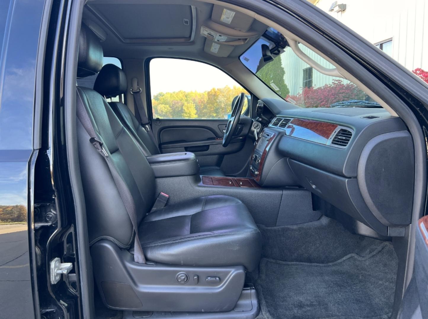 2014 BLACK /Black Leather Chevrolet Tahoe LTZ 4WD (1GNSKCE07ER) with an 5.3L V8 OHV 16V FFV engine, Automatic transmission, located at 2990 Old Orchard Rd., Jackson, MO, 63755, 37.354214, -89.612106 - 2014 Chevrolet Tahoe 1500 LTZ 155xxx miles 4 Wheel Drive 5.3L V8 Automatic Leather 3rd Row Navigation Rear Entertainment Backup Camera Power/Heated/Cooled Seats Heated Rear Seats Heated Steering Wheel Sunroof Remote Start Cruise Power Windows/Locks/Mirrors We have financing availabl - Photo#21