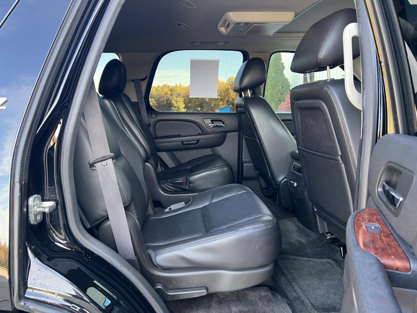 2014 BLACK /Black Leather Chevrolet Tahoe LTZ 4WD (1GNSKCE07ER) with an 5.3L V8 OHV 16V FFV engine, Automatic transmission, located at 2990 Old Orchard Rd., Jackson, MO, 63755, 37.354214, -89.612106 - 2014 Chevrolet Tahoe 1500 LTZ 155xxx miles 4 Wheel Drive 5.3L V8 Automatic Leather 3rd Row Navigation Rear Entertainment Backup Camera Power/Heated/Cooled Seats Heated Rear Seats Heated Steering Wheel Sunroof Remote Start Cruise Power Windows/Locks/Mirrors We have financing availabl - Photo#23