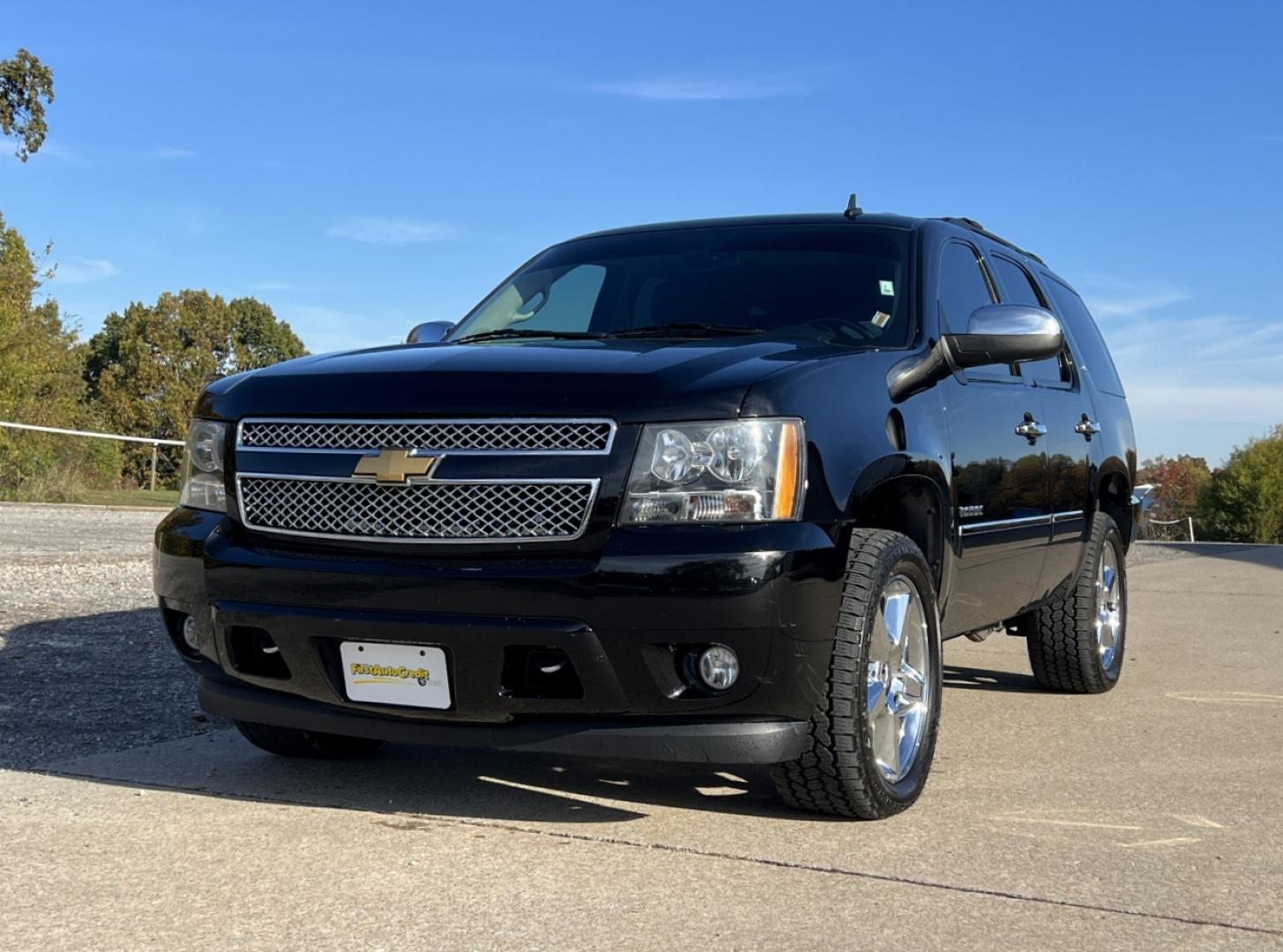 2014 BLACK /Black Leather Chevrolet Tahoe LTZ 4WD (1GNSKCE07ER) with an 5.3L V8 OHV 16V FFV engine, Automatic transmission, located at 2990 Old Orchard Rd., Jackson, MO, 63755, 37.354214, -89.612106 - 2014 Chevrolet Tahoe 1500 LTZ 155xxx miles 4 Wheel Drive 5.3L V8 Automatic Leather 3rd Row Navigation Rear Entertainment Backup Camera Power/Heated/Cooled Seats Heated Rear Seats Heated Steering Wheel Sunroof Remote Start Cruise Power Windows/Locks/Mirrors We have financing availabl - Photo#11