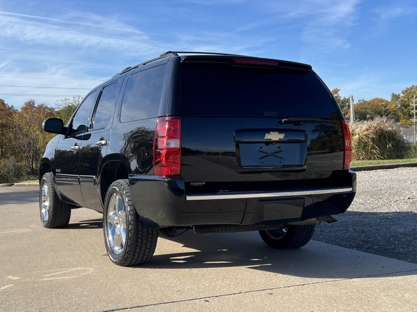 2014 BLACK /Black Leather Chevrolet Tahoe LTZ 4WD (1GNSKCE07ER) with an 5.3L V8 OHV 16V FFV engine, Automatic transmission, located at 2990 Old Orchard Rd., Jackson, MO, 63755, 37.354214, -89.612106 - 2014 Chevrolet Tahoe 1500 LTZ 155xxx miles 4 Wheel Drive 5.3L V8 Automatic Leather 3rd Row Navigation Rear Entertainment Backup Camera Power/Heated/Cooled Seats Heated Rear Seats Heated Steering Wheel Sunroof Remote Start Cruise Power Windows/Locks/Mirrors We have financing availabl - Photo#15