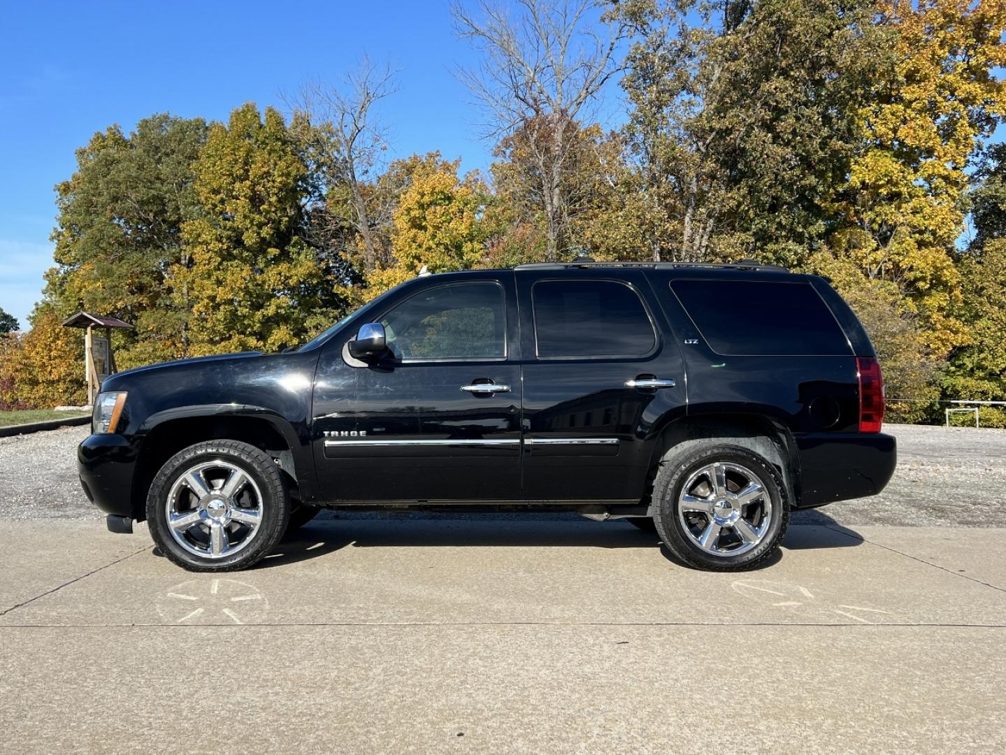 2014 BLACK /Black Leather Chevrolet Tahoe LTZ 4WD (1GNSKCE07ER) with an 5.3L V8 OHV 16V FFV engine, Automatic transmission, located at 2990 Old Orchard Rd., Jackson, MO, 63755, 37.354214, -89.612106 - 2014 Chevrolet Tahoe 1500 LTZ 155xxx miles 4 Wheel Drive 5.3L V8 Automatic Leather 3rd Row Navigation Rear Entertainment Backup Camera Power/Heated/Cooled Seats Heated Rear Seats Heated Steering Wheel Sunroof Remote Start Cruise Power Windows/Locks/Mirrors We have financing availabl - Photo#12