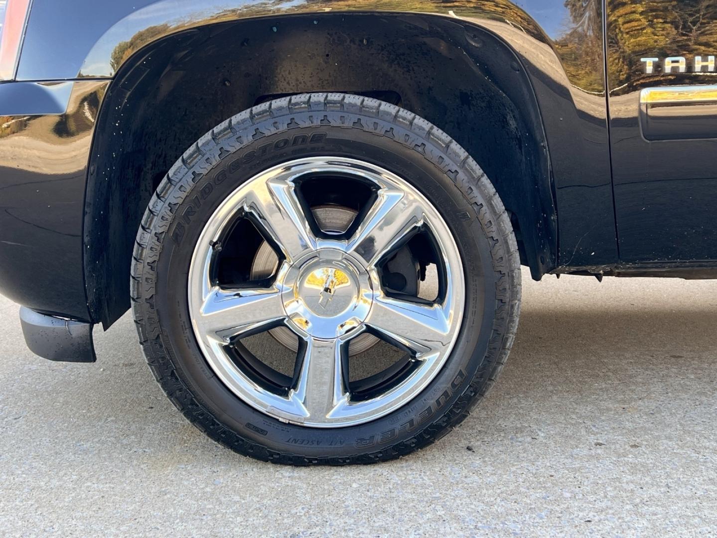 2014 BLACK /Black Leather Chevrolet Tahoe LTZ 4WD (1GNSKCE07ER) with an 5.3L V8 OHV 16V FFV engine, Automatic transmission, located at 2990 Old Orchard Rd., Jackson, MO, 63755, 37.354214, -89.612106 - 2014 Chevrolet Tahoe 1500 LTZ 155xxx miles 4 Wheel Drive 5.3L V8 Automatic Leather 3rd Row Navigation Rear Entertainment Backup Camera Power/Heated/Cooled Seats Heated Rear Seats Heated Steering Wheel Sunroof Remote Start Cruise Power Windows/Locks/Mirrors We have financing availabl - Photo#40