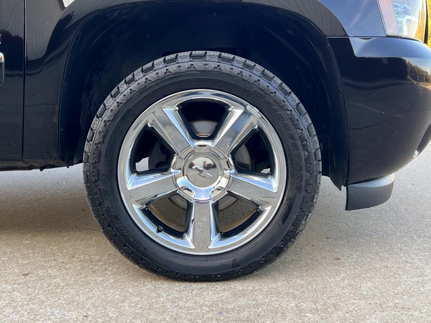 2014 BLACK /Black Leather Chevrolet Tahoe LTZ 4WD (1GNSKCE07ER) with an 5.3L V8 OHV 16V FFV engine, Automatic transmission, located at 2990 Old Orchard Rd., Jackson, MO, 63755, 37.354214, -89.612106 - 2014 Chevrolet Tahoe 1500 LTZ 155xxx miles 4 Wheel Drive 5.3L V8 Automatic Leather 3rd Row Navigation Rear Entertainment Backup Camera Power/Heated/Cooled Seats Heated Rear Seats Heated Steering Wheel Sunroof Remote Start Cruise Power Windows/Locks/Mirrors We have financing availabl - Photo#43