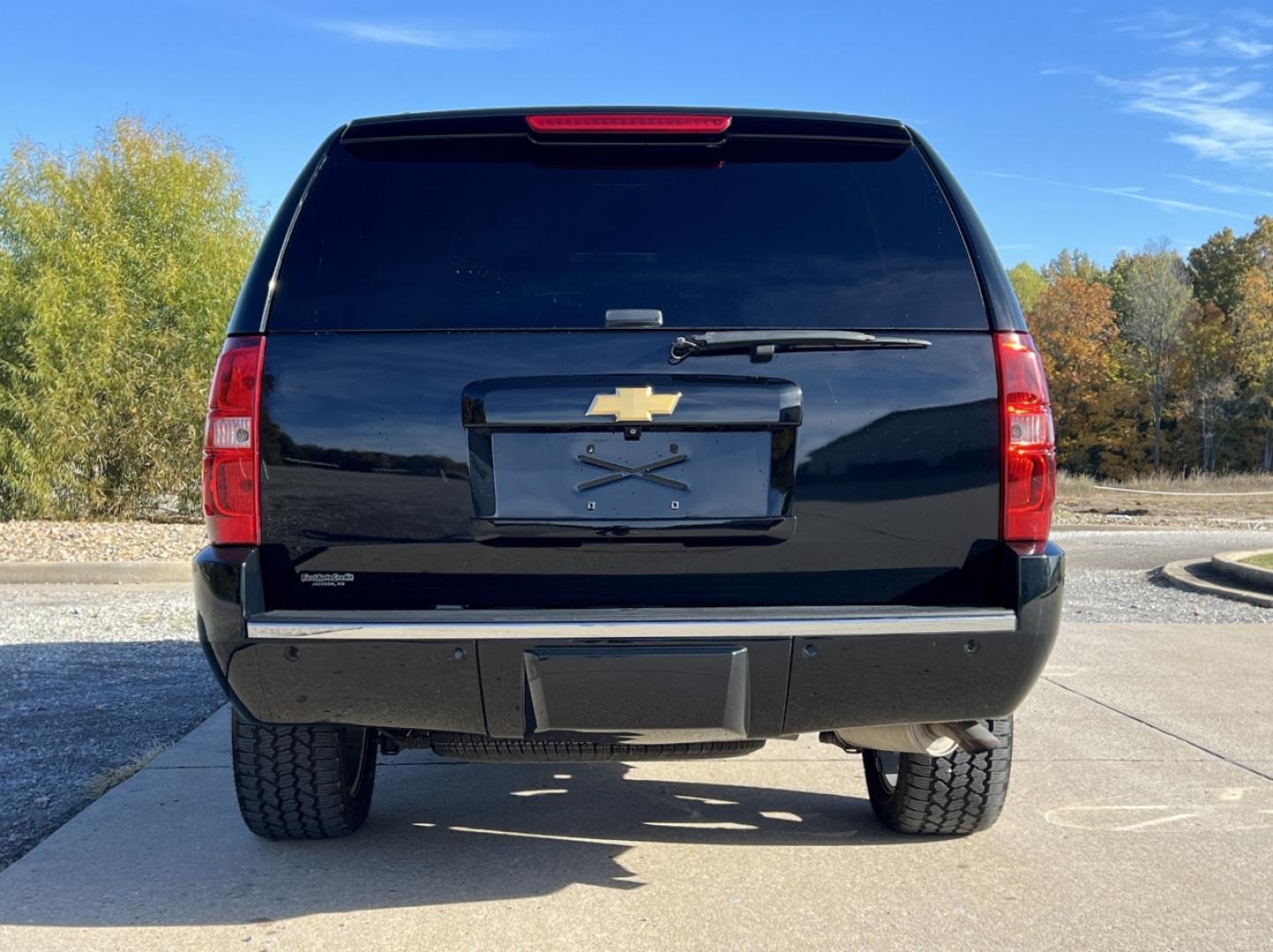 2014 BLACK /Black Leather Chevrolet Tahoe LTZ 4WD (1GNSKCE07ER) with an 5.3L V8 OHV 16V FFV engine, Automatic transmission, located at 2990 Old Orchard Rd., Jackson, MO, 63755, 37.354214, -89.612106 - 2014 Chevrolet Tahoe 1500 LTZ 155xxx miles 4 Wheel Drive 5.3L V8 Automatic Leather 3rd Row Navigation Rear Entertainment Backup Camera Power/Heated/Cooled Seats Heated Rear Seats Heated Steering Wheel Sunroof Remote Start Cruise Power Windows/Locks/Mirrors We have financing availabl - Photo#16