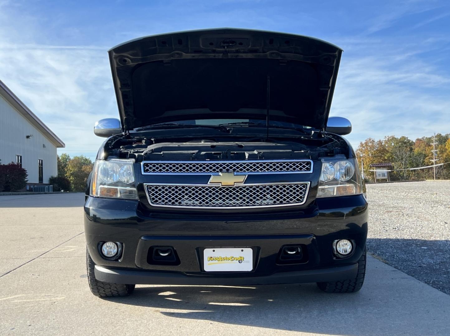 2014 BLACK /Black Leather Chevrolet Tahoe LTZ 4WD (1GNSKCE07ER) with an 5.3L V8 OHV 16V FFV engine, Automatic transmission, located at 2990 Old Orchard Rd., Jackson, MO, 63755, 37.354214, -89.612106 - 2014 Chevrolet Tahoe 1500 LTZ 155xxx miles 4 Wheel Drive 5.3L V8 Automatic Leather 3rd Row Navigation Rear Entertainment Backup Camera Power/Heated/Cooled Seats Heated Rear Seats Heated Steering Wheel Sunroof Remote Start Cruise Power Windows/Locks/Mirrors We have financing availabl - Photo#37