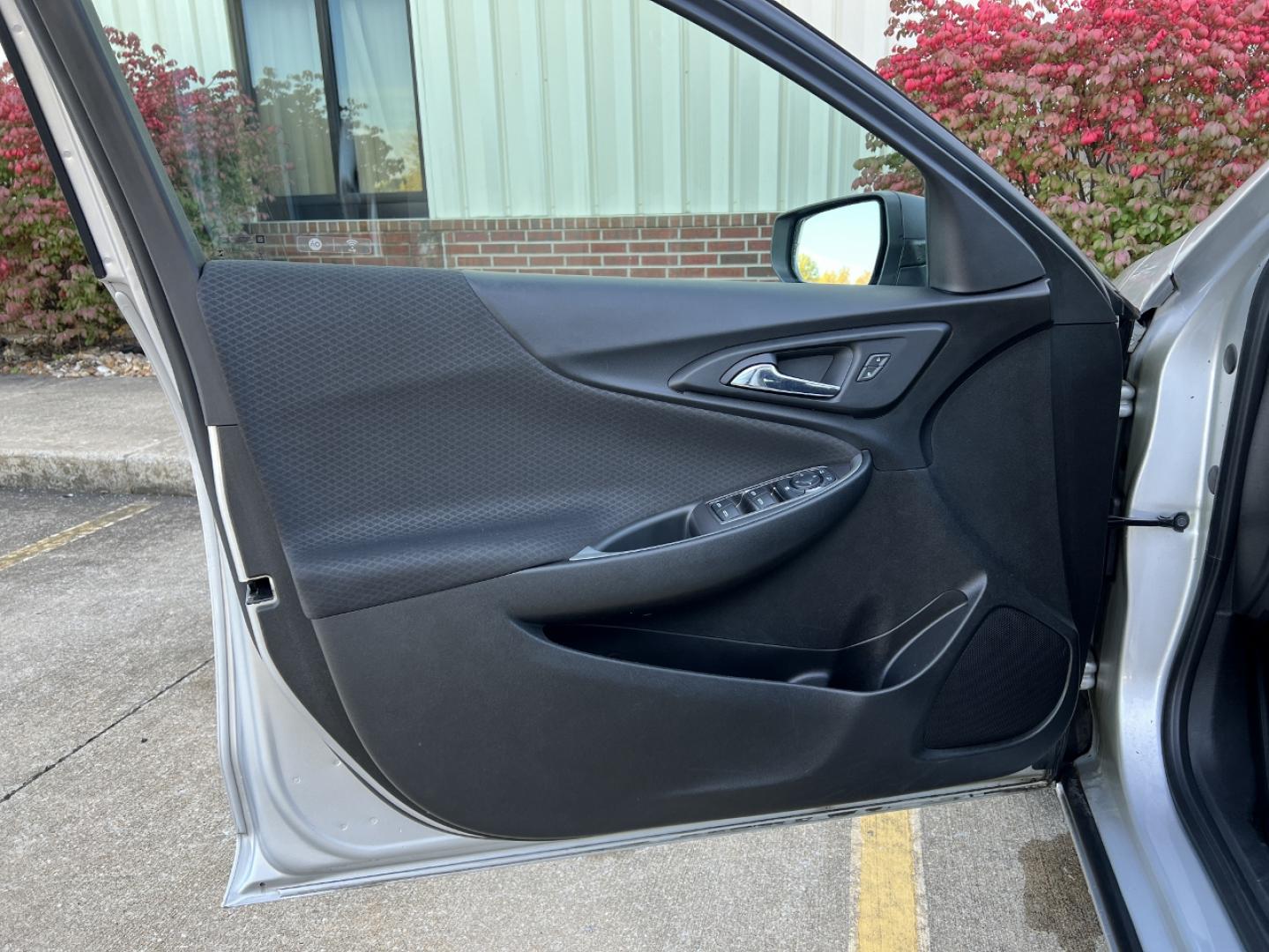 2019 SILVER /Black Cloth Chevrolet Malibu LS (1G1ZC5ST8KF) with an 1.5L 4 Cyl. engine, Automatic transmission, located at 2990 Old Orchard Rd., Jackson, MO, 63755, 37.354214, -89.612106 - 2019 Chevrolet Malibu LS 1-Owner 90xxx miles Front Wheel Drive 1.5L 4 Cyl. Automatic Backup Camera Bluetooth Cruise Power Windows/Locks/Mirrors We have financing available and we accept trades! Fill out a credit application on our website or come by today! If you have any questions, give - Photo#10