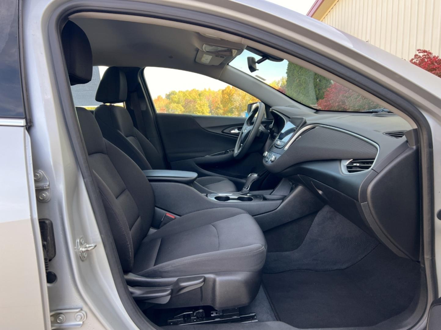 2019 SILVER /Black Cloth Chevrolet Malibu LS (1G1ZC5ST8KF) with an 1.5L 4 Cyl. engine, Automatic transmission, located at 2990 Old Orchard Rd., Jackson, MO, 63755, 37.354214, -89.612106 - 2019 Chevrolet Malibu LS 1-Owner 90xxx miles Front Wheel Drive 1.5L 4 Cyl. Automatic Backup Camera Bluetooth Cruise Power Windows/Locks/Mirrors We have financing available and we accept trades! Fill out a credit application on our website or come by today! If you have any questions, give - Photo#13