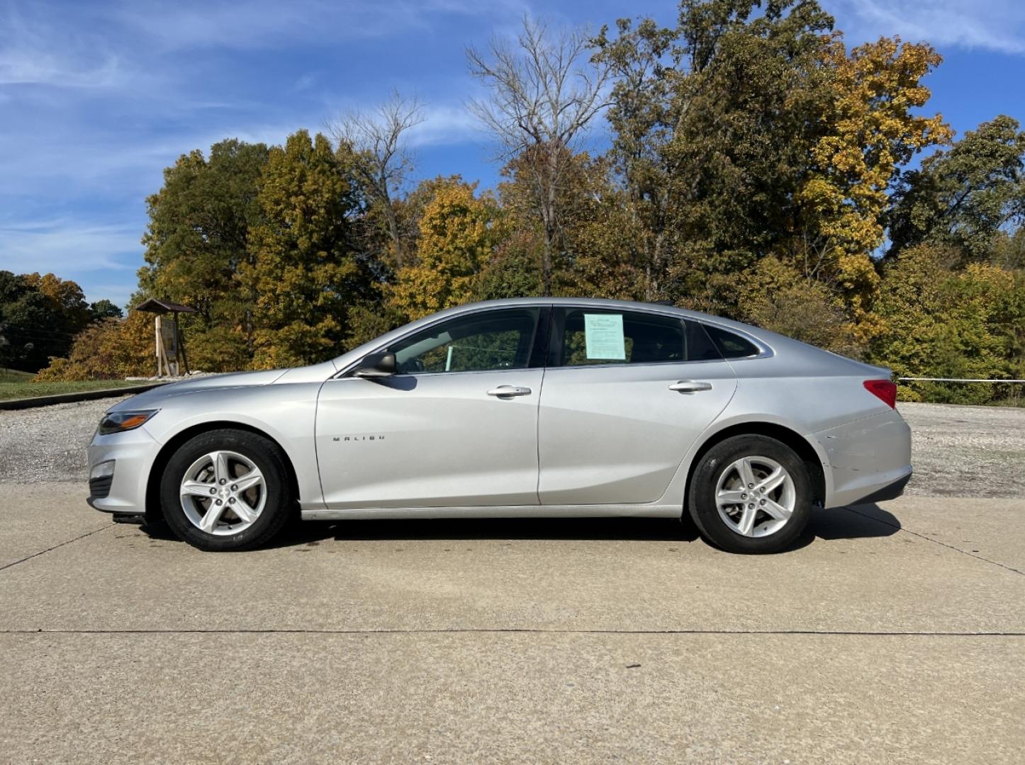 2019 SILVER /Black Cloth Chevrolet Malibu LS (1G1ZC5ST8KF) with an 1.5L 4 Cyl. engine, Automatic transmission, located at 2990 Old Orchard Rd., Jackson, MO, 63755, 37.354214, -89.612106 - 2019 Chevrolet Malibu LS 1-Owner 90xxx miles Front Wheel Drive 1.5L 4 Cyl. Automatic Backup Camera Bluetooth Cruise Power Windows/Locks/Mirrors We have financing available and we accept trades! Fill out a credit application on our website or come by today! If you have any questions, give - Photo#4