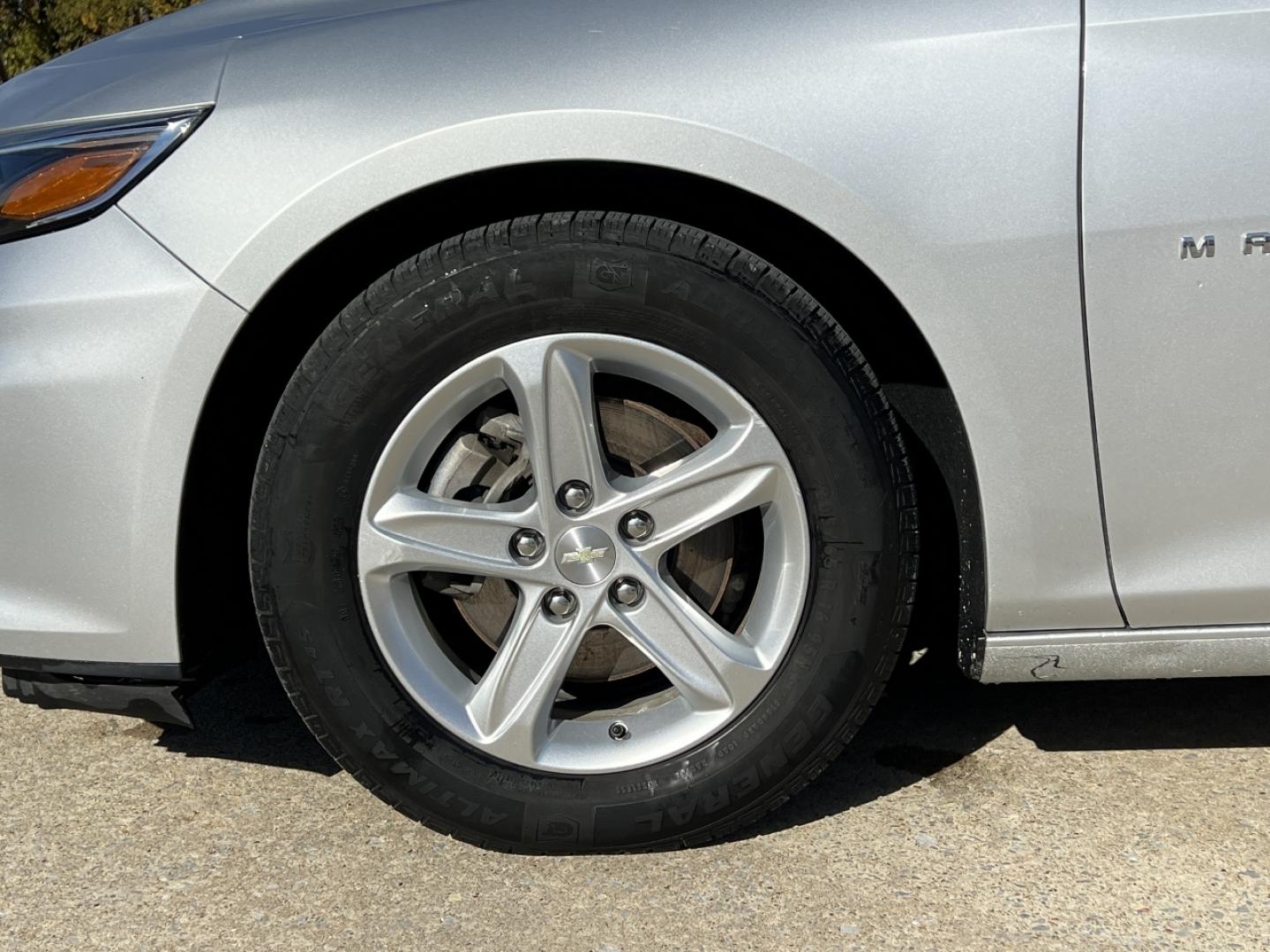 2019 SILVER /Black Cloth Chevrolet Malibu LS (1G1ZC5ST8KF) with an 1.5L 4 Cyl. engine, Automatic transmission, located at 2990 Old Orchard Rd., Jackson, MO, 63755, 37.354214, -89.612106 - 2019 Chevrolet Malibu LS 1-Owner 90xxx miles Front Wheel Drive 1.5L 4 Cyl. Automatic Backup Camera Bluetooth Cruise Power Windows/Locks/Mirrors We have financing available and we accept trades! Fill out a credit application on our website or come by today! If you have any questions, give - Photo#35