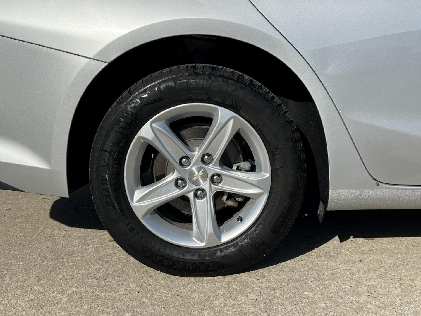 2019 SILVER /Black Cloth Chevrolet Malibu LS (1G1ZC5ST8KF) with an 1.5L 4 Cyl. engine, Automatic transmission, located at 2990 Old Orchard Rd., Jackson, MO, 63755, 37.354214, -89.612106 - 2019 Chevrolet Malibu LS 1-Owner 90xxx miles Front Wheel Drive 1.5L 4 Cyl. Automatic Backup Camera Bluetooth Cruise Power Windows/Locks/Mirrors We have financing available and we accept trades! Fill out a credit application on our website or come by today! If you have any questions, give - Photo#37