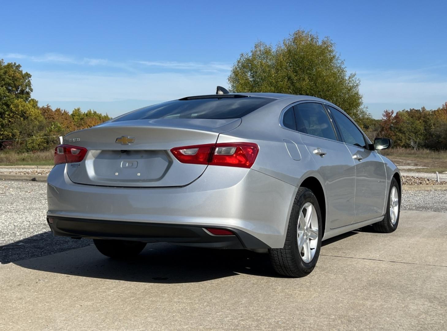 2019 SILVER /Black Cloth Chevrolet Malibu LS (1G1ZC5ST8KF) with an 1.5L 4 Cyl. engine, Automatic transmission, located at 2990 Old Orchard Rd., Jackson, MO, 63755, 37.354214, -89.612106 - 2019 Chevrolet Malibu LS 1-Owner 90xxx miles Front Wheel Drive 1.5L 4 Cyl. Automatic Backup Camera Bluetooth Cruise Power Windows/Locks/Mirrors We have financing available and we accept trades! Fill out a credit application on our website or come by today! If you have any questions, give - Photo#6