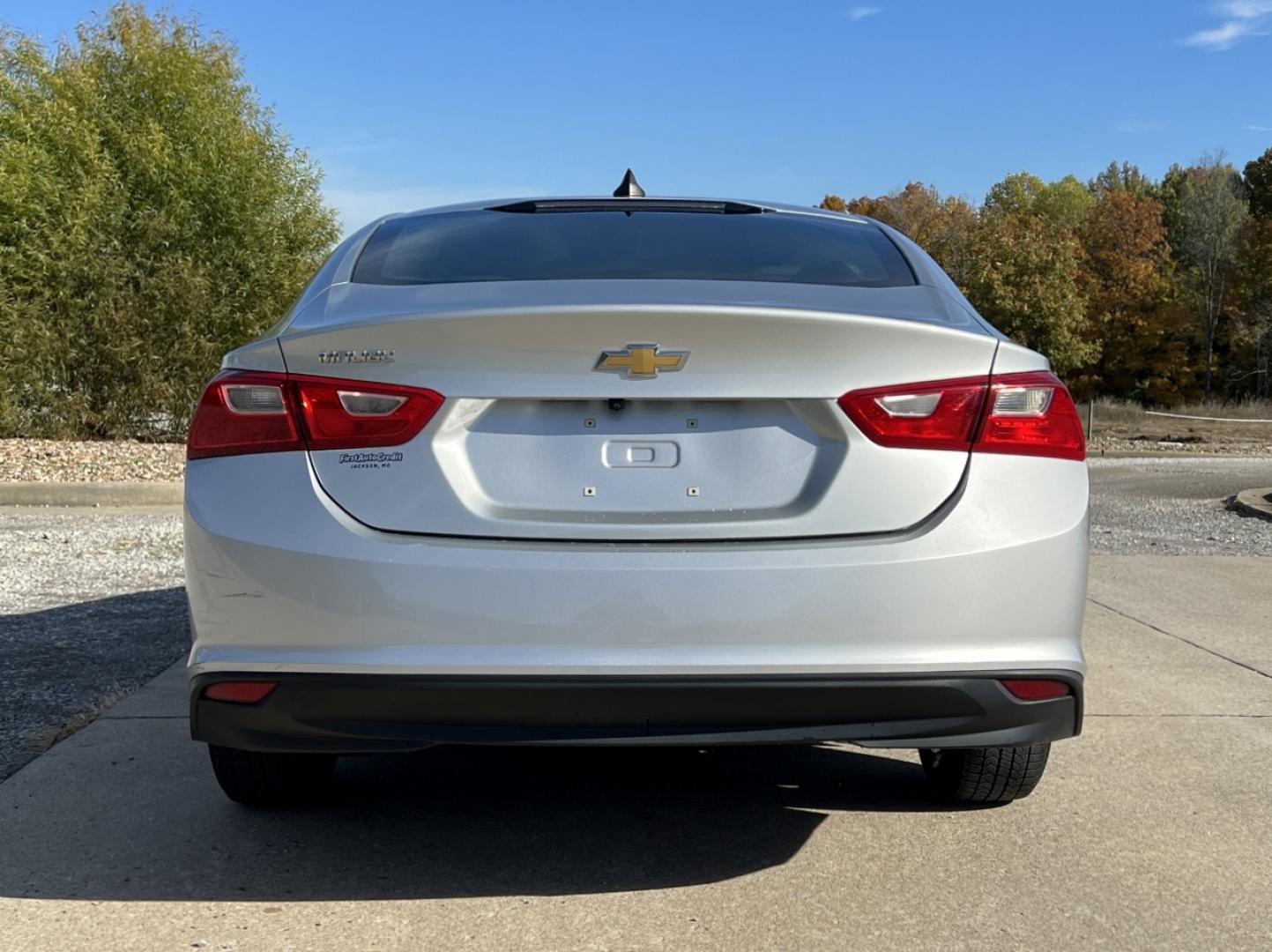 2019 SILVER /Black Cloth Chevrolet Malibu LS (1G1ZC5ST8KF) with an 1.5L 4 Cyl. engine, Automatic transmission, located at 2990 Old Orchard Rd., Jackson, MO, 63755, 37.354214, -89.612106 - 2019 Chevrolet Malibu LS 1-Owner 90xxx miles Front Wheel Drive 1.5L 4 Cyl. Automatic Backup Camera Bluetooth Cruise Power Windows/Locks/Mirrors We have financing available and we accept trades! Fill out a credit application on our website or come by today! If you have any questions, give - Photo#8