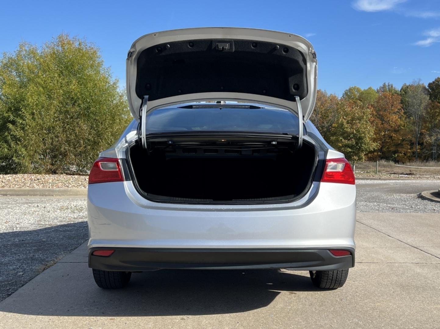 2019 SILVER /Black Cloth Chevrolet Malibu LS (1G1ZC5ST8KF) with an 1.5L 4 Cyl. engine, Automatic transmission, located at 2990 Old Orchard Rd., Jackson, MO, 63755, 37.354214, -89.612106 - 2019 Chevrolet Malibu LS 1-Owner 90xxx miles Front Wheel Drive 1.5L 4 Cyl. Automatic Backup Camera Bluetooth Cruise Power Windows/Locks/Mirrors We have financing available and we accept trades! Fill out a credit application on our website or come by today! If you have any questions, give - Photo#16