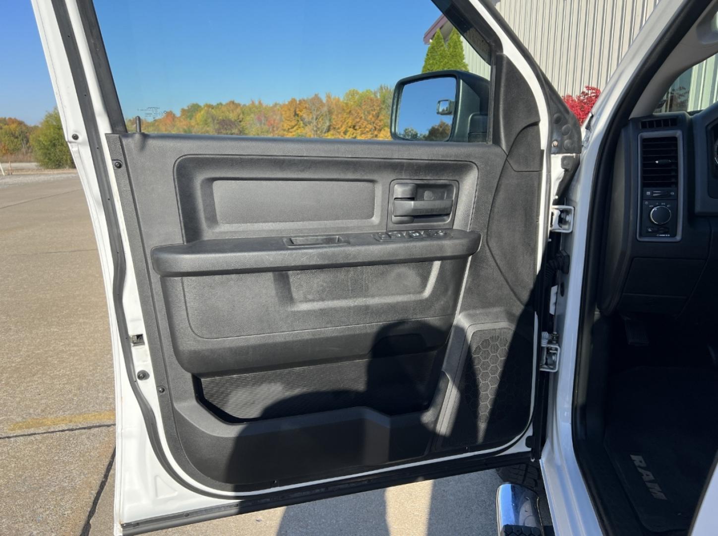 2017 WHITE /Gray Cloth RAM 1500 Tradesman Crew Cab SWB 2WD (3C6RR6KT6HG) with an 5.7L V8 OHV 16V engine, Automatic transmission, located at 2990 Old Orchard Rd., Jackson, MO, 63755, 37.354214, -89.612106 - 2017 Ram 1500 Tradesman 163xxx miles Rear Wheel Drive 5.7L V8 HEMI Automatic New Tires 20" Wheels Bluetooth Cruise Power Windows/Locks/Mirrors We have financing available and we accept trades! Fill out a credit application on our website or come by today! If you have any questions, give u - Photo#9