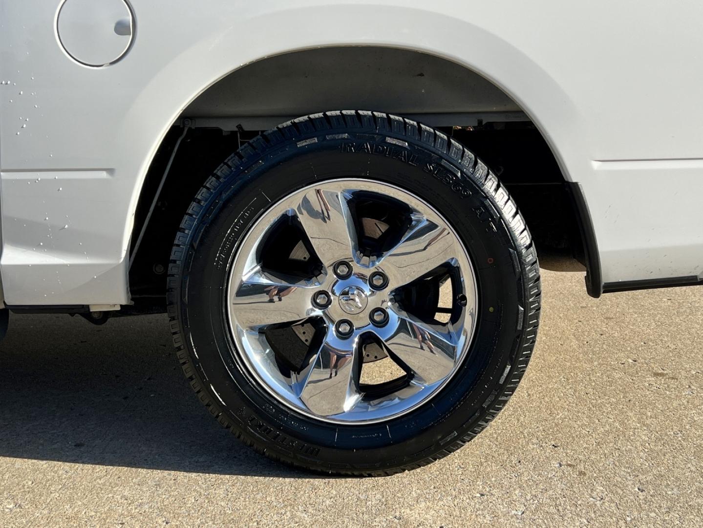 2017 WHITE /Gray Cloth RAM 1500 Tradesman Crew Cab SWB 2WD (3C6RR6KT6HG) with an 5.7L V8 OHV 16V engine, Automatic transmission, located at 2990 Old Orchard Rd., Jackson, MO, 63755, 37.354214, -89.612106 - 2017 Ram 1500 Tradesman 163xxx miles Rear Wheel Drive 5.7L V8 HEMI Automatic New Tires 20" Wheels Bluetooth Cruise Power Windows/Locks/Mirrors We have financing available and we accept trades! Fill out a credit application on our website or come by today! If you have any questions, give u - Photo#30