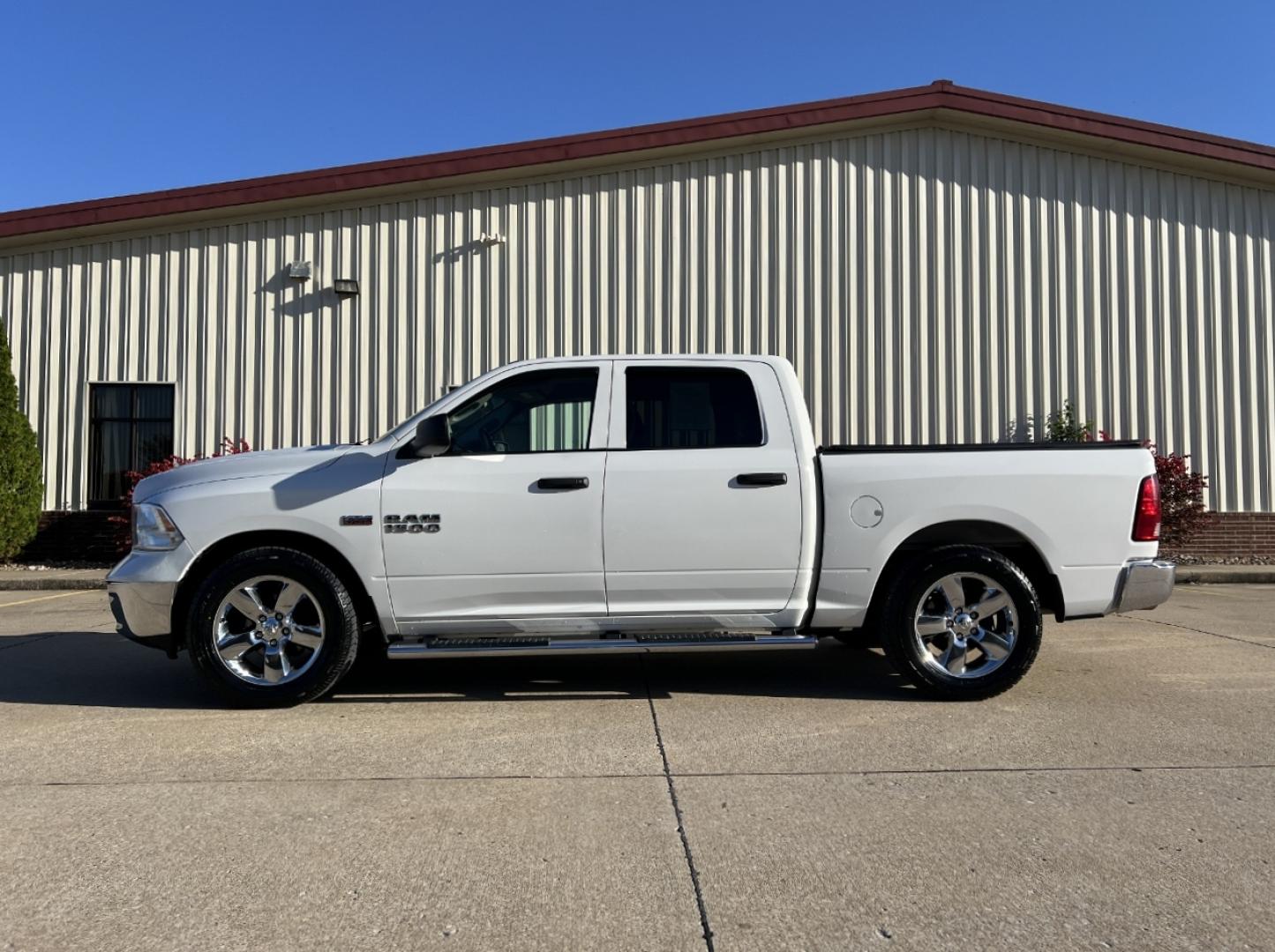 2017 WHITE /Gray Cloth RAM 1500 Tradesman Crew Cab SWB 2WD (3C6RR6KT6HG) with an 5.7L V8 OHV 16V engine, Automatic transmission, located at 2990 Old Orchard Rd., Jackson, MO, 63755, 37.354214, -89.612106 - 2017 Ram 1500 Tradesman 163xxx miles Rear Wheel Drive 5.7L V8 HEMI Automatic New Tires 20" Wheels Bluetooth Cruise Power Windows/Locks/Mirrors We have financing available and we accept trades! Fill out a credit application on our website or come by today! If you have any questions, give u - Photo#3